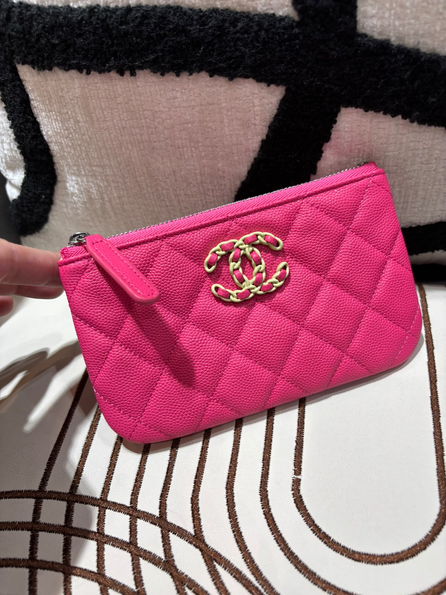 未使用品 Chanel 19 Mini Zip pouch 荔枝牛皮 100%Authentic,未使用unused ✅晶片貼✅塵袋