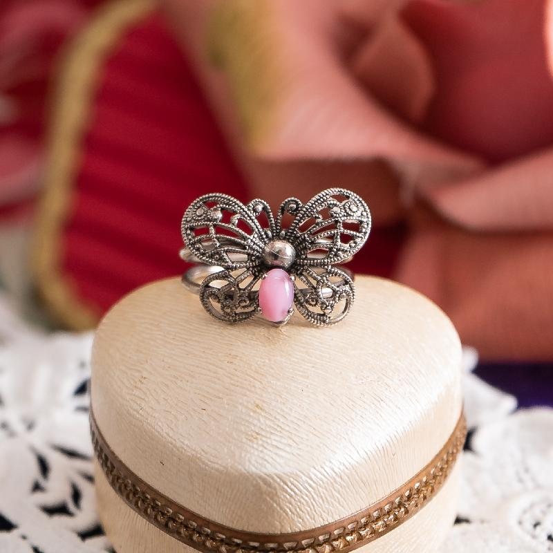 C.a. 1980s Czechoslovakian Silver Tone Butterfly Ring with Pink Glass Cabochon - Adjustable size (NZ013-3)