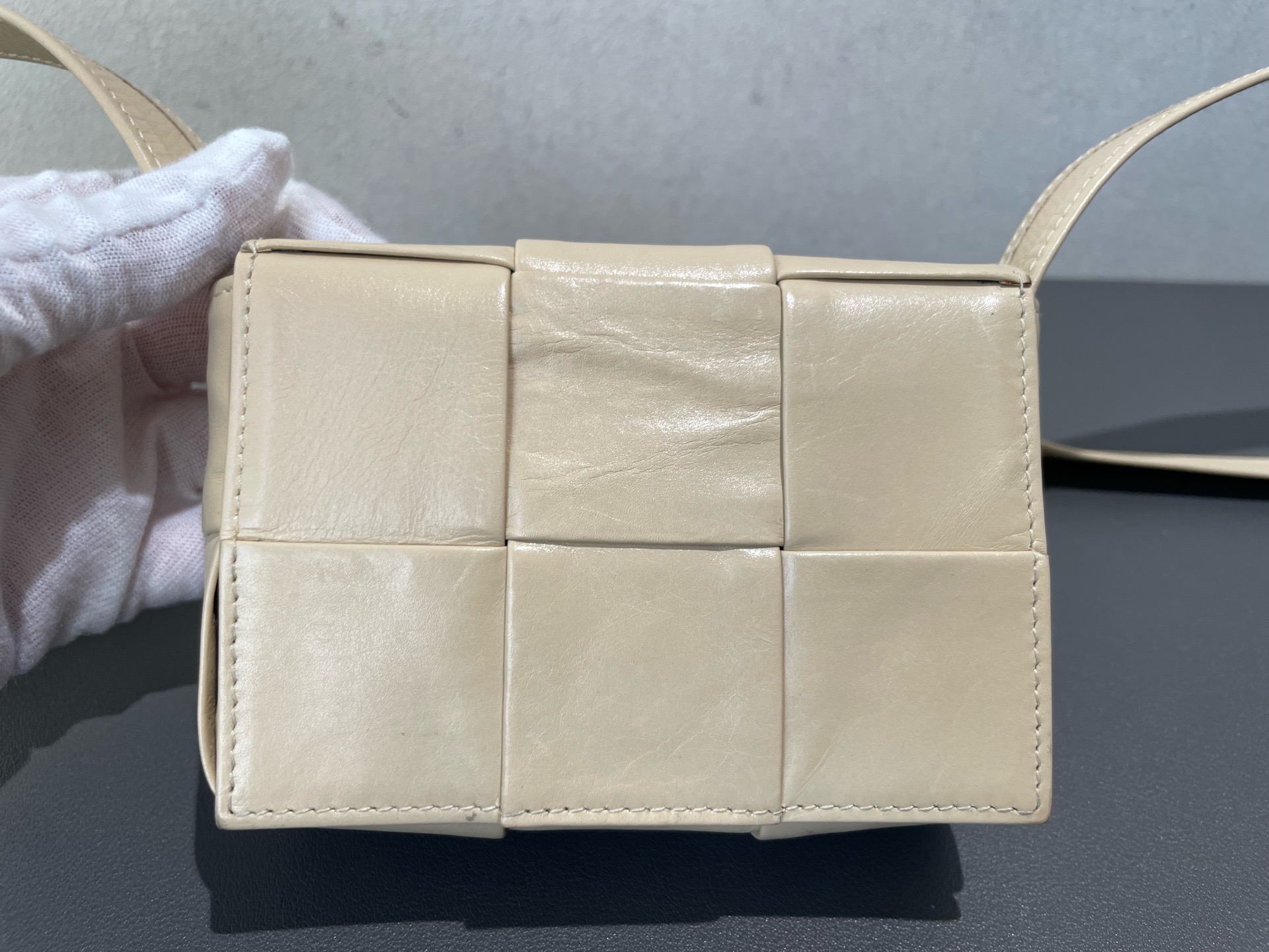 【預訂貨品】BV Candy Cassette六格米黃色編織包 