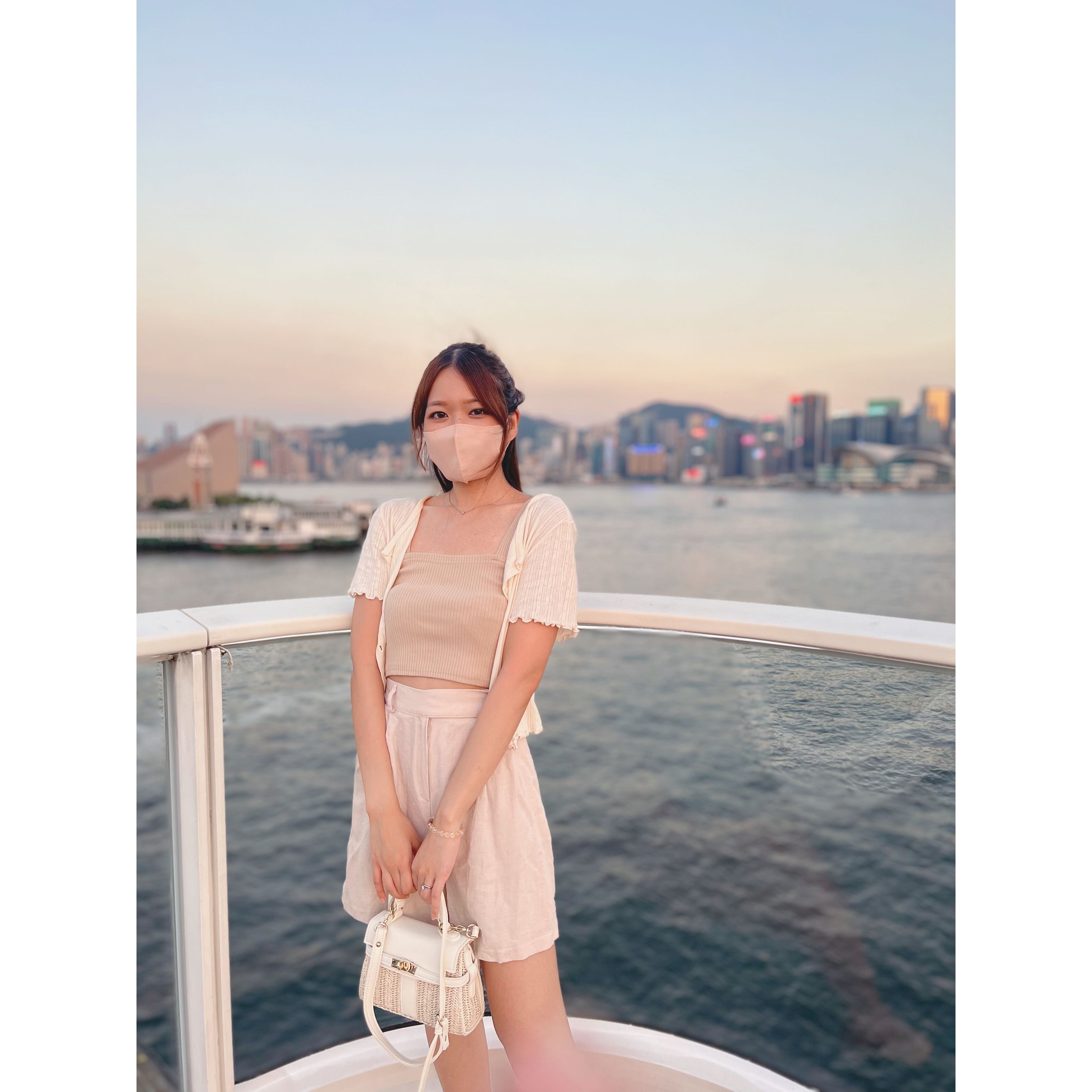 <最後現貨> <KR> ♥︎花花鈕捲邊鏤空cardigan* grey