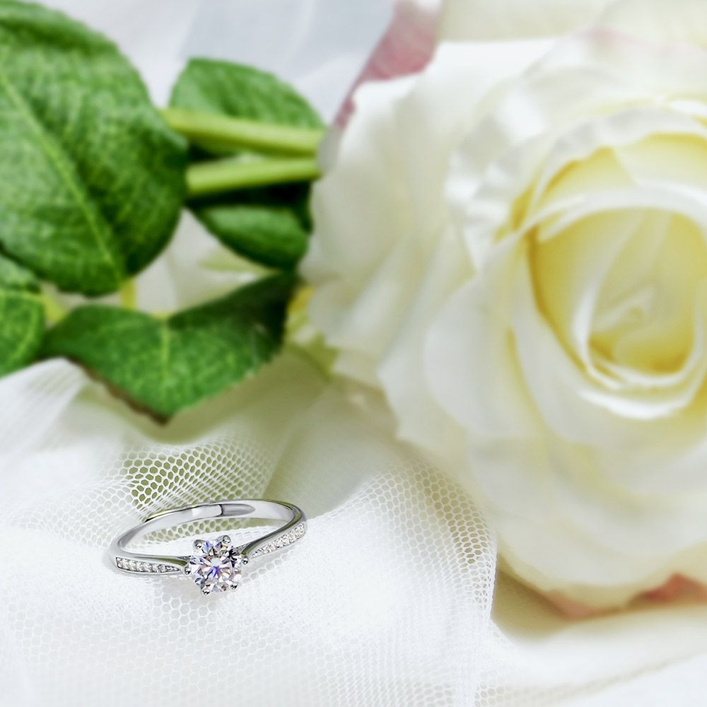 📦訂購 台灣限定 STORY 故事銀飾 浪漫約定 經典六爪莫桑石鑽戒 戒指