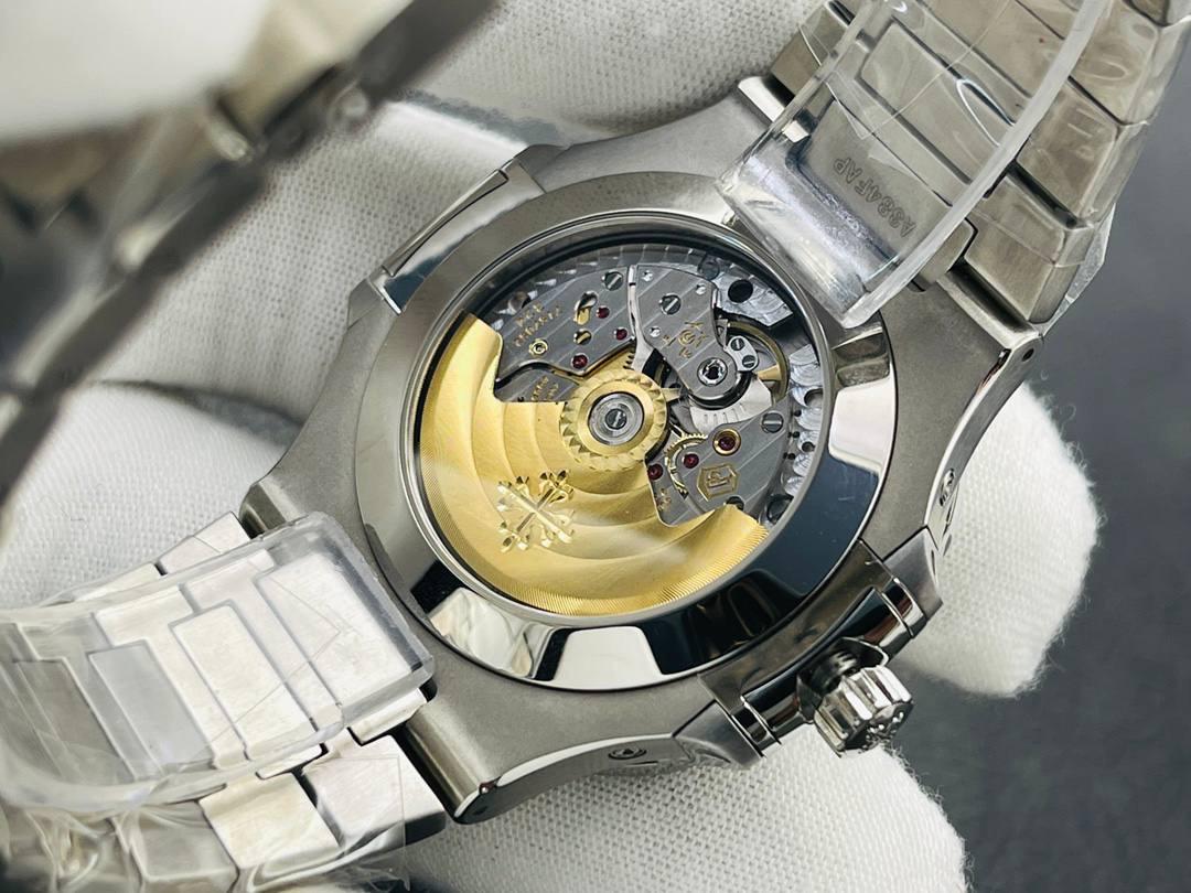 2023最佳时计---百达.翡丽复杂功能计时系列腕表！😍🤩 【表壳】40MM表径，圆形表壳闪亮的金属光泽流动在表盘流畅的线条上，展现出了腕表出色的设计风格与打磨工艺。 【表盘】华美的炭灰色太阳纹表盘，复杂功能井井有条的安排令其看上去十分的对称，丝毫不会有突兀之感，通过优美的太妃指针的点缀，无论是指针还是时标的细节修饰，看上去都非常的完美，6点位日历窗的显示清晰明了，让年历功能的读取变得更加方便。 【机芯】PP还原出百达翡丽的Cal.324型自动上链机芯，提供了时、分、秒、月相显示、日历、星期、月份以及24小时显示的功能！