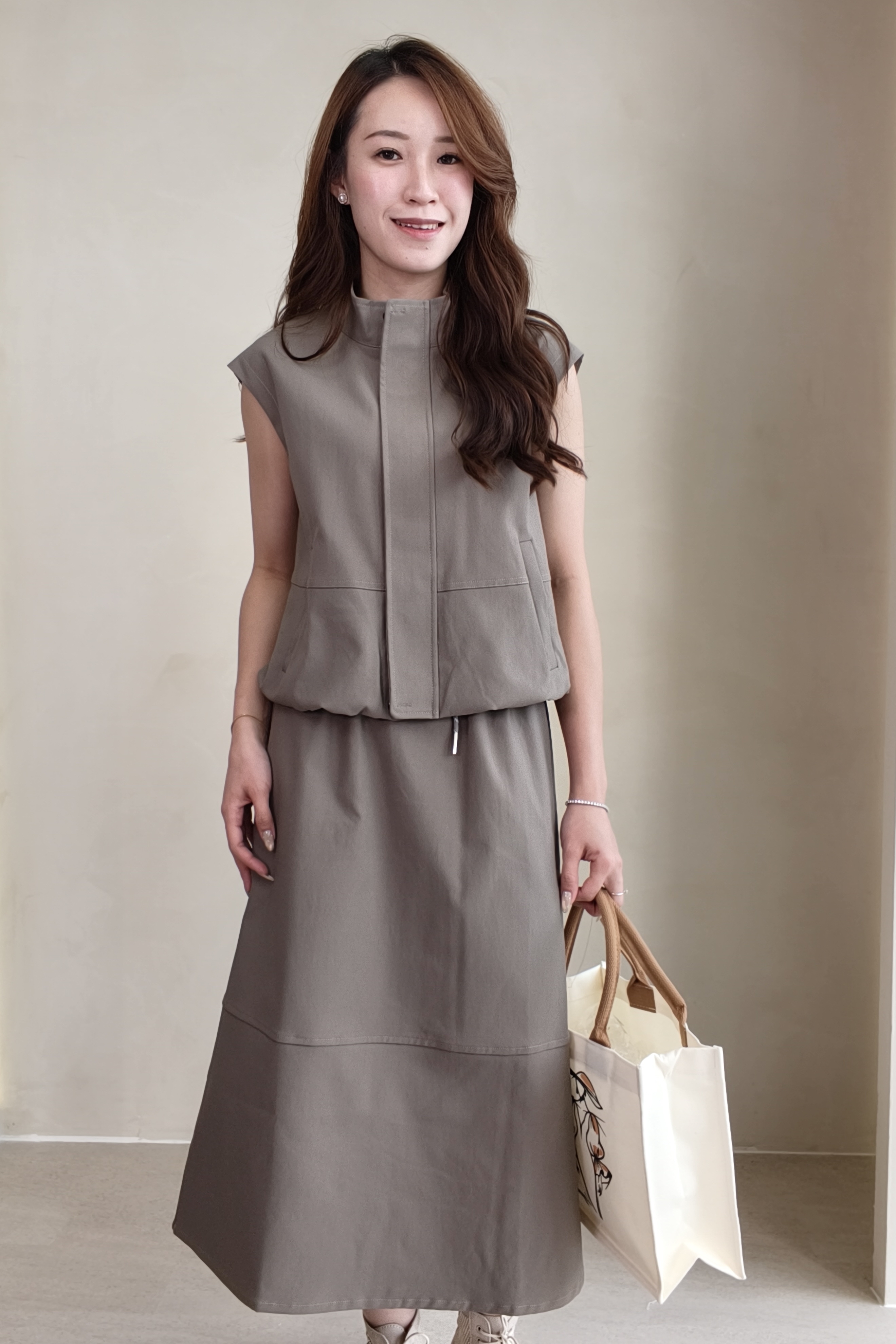 915845 Luna Drape High Neck Sleeveless Top