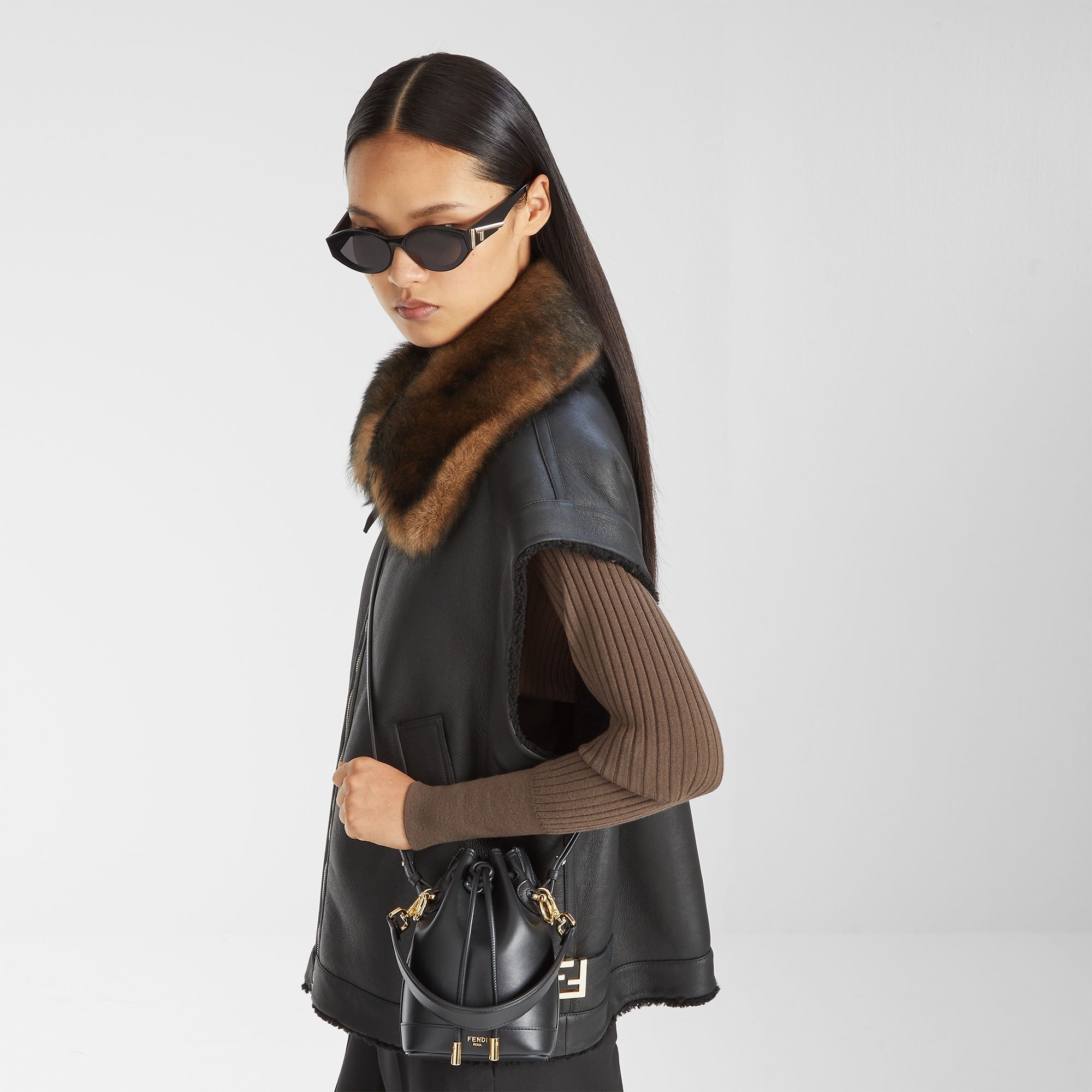 限時優惠‼️新款🆕訂貨📮Fendi 經典Mon Tresor 水桶袋 Size 19x13.5x11 cm有斜孭肩帶