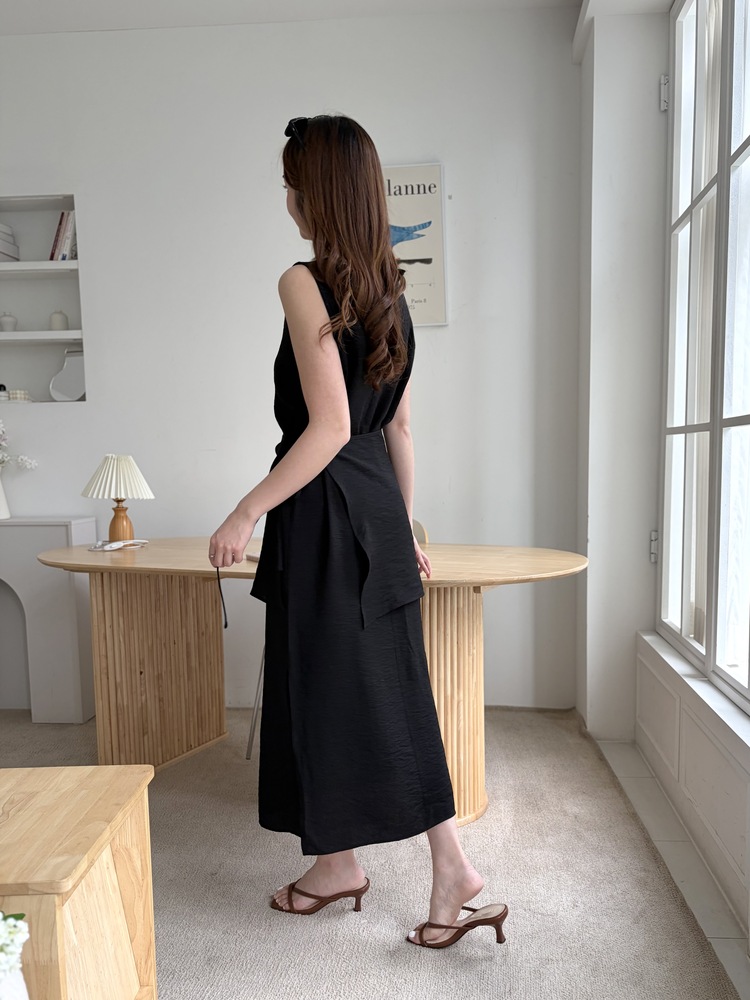 Boat Neck Layered Dress (Black)
