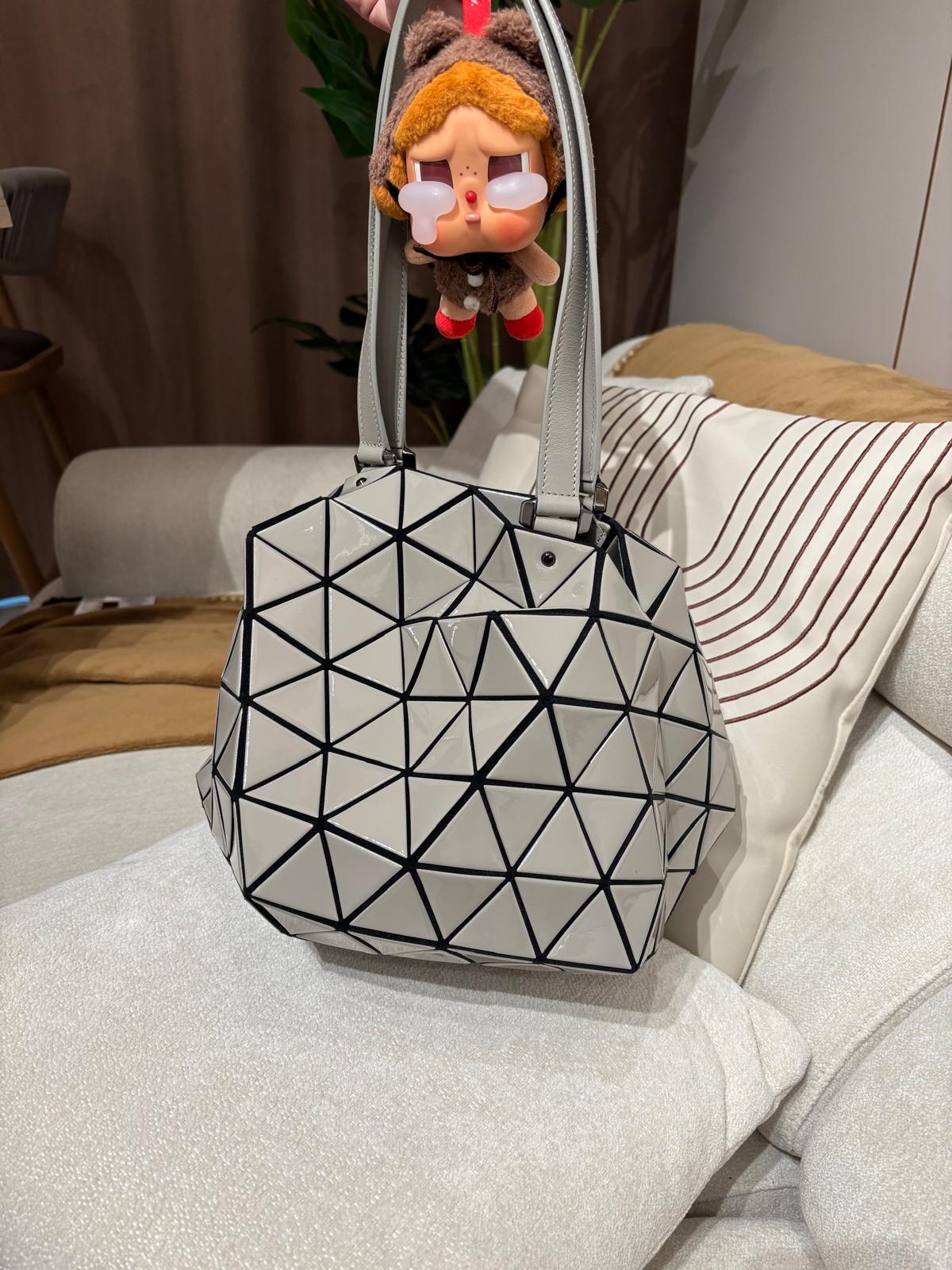 Issey Miyake Bao Bao Planet Shoulder bag 100%Authentic, 98%new 