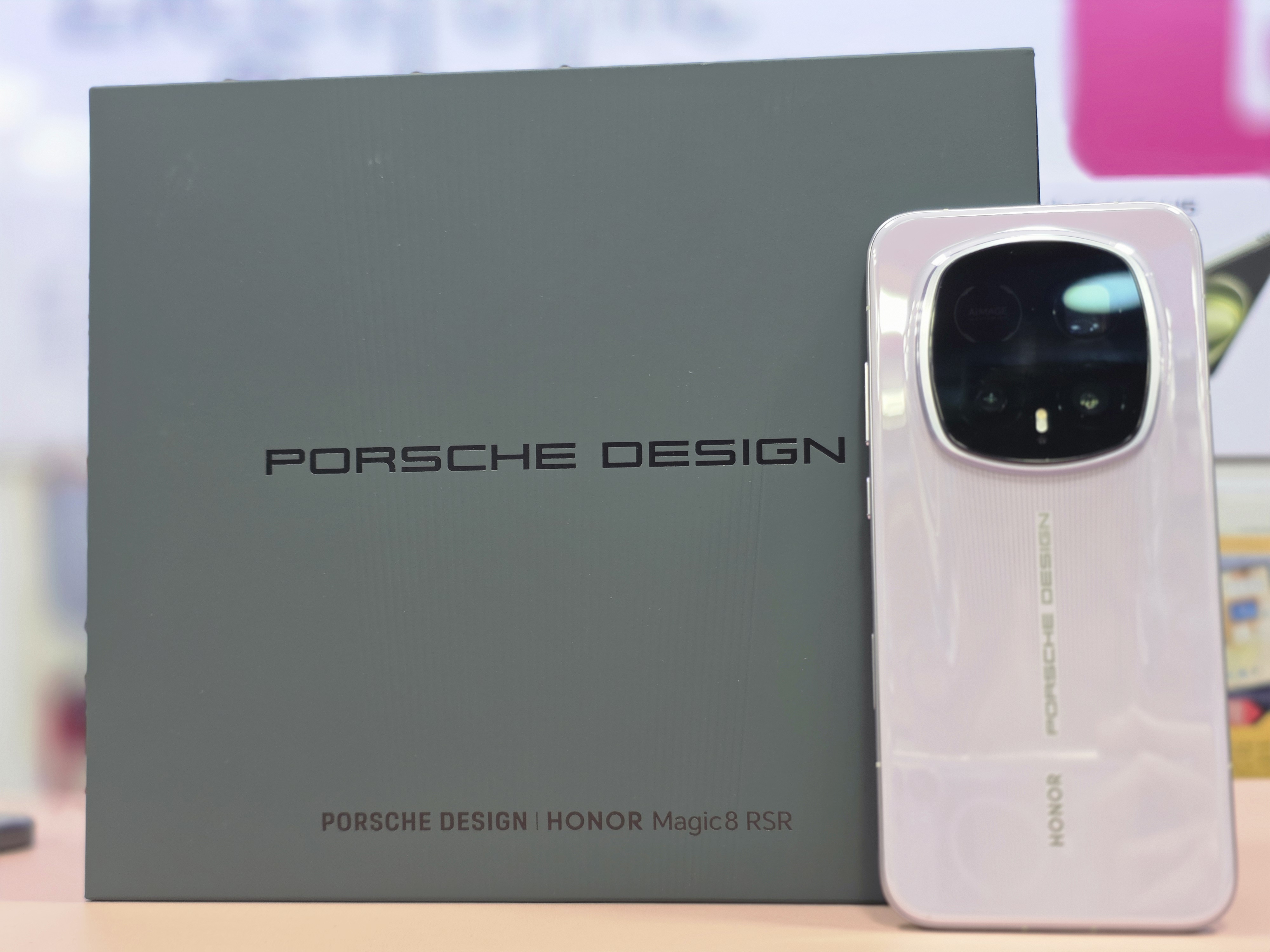 Honor Magic 8 RSR Porsche Design