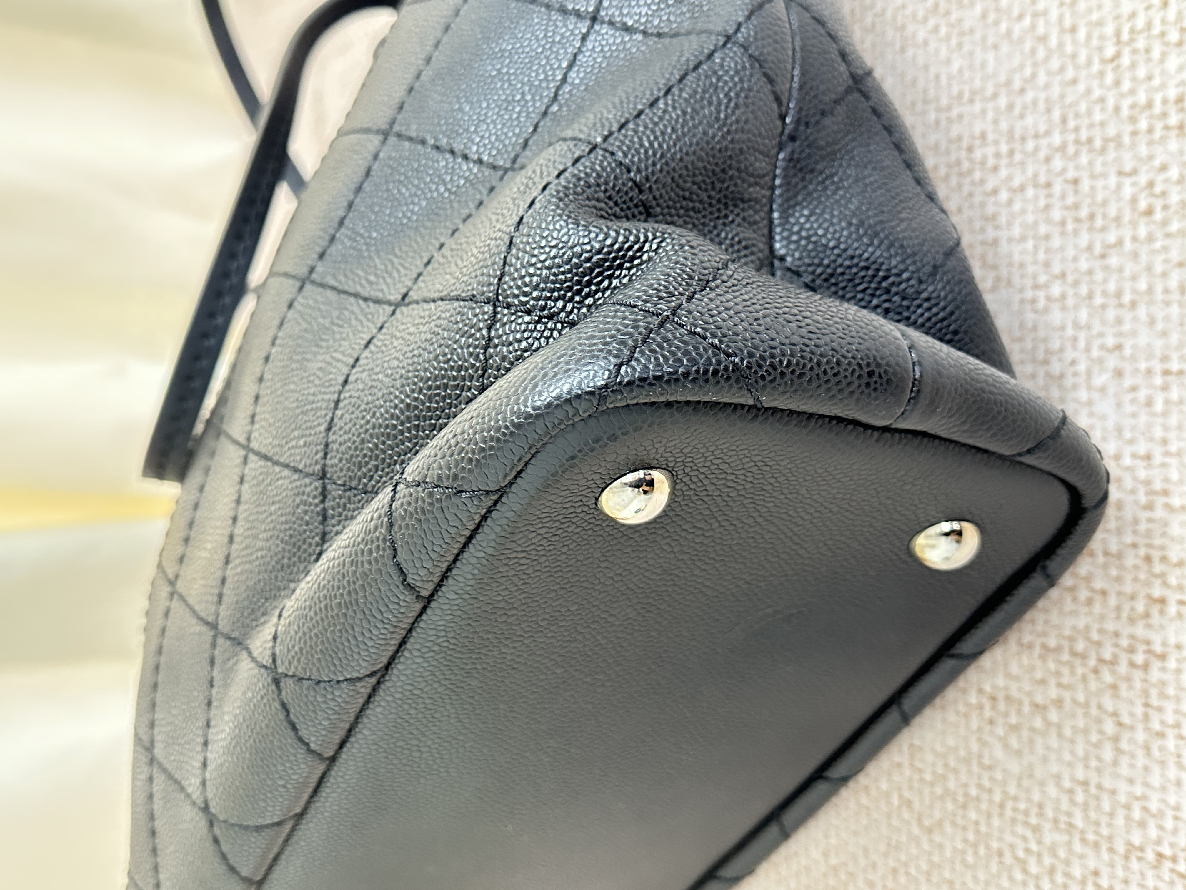 Pre-owned Chanel Caviar Quilted Fever Tote/ Product Code: 26040213