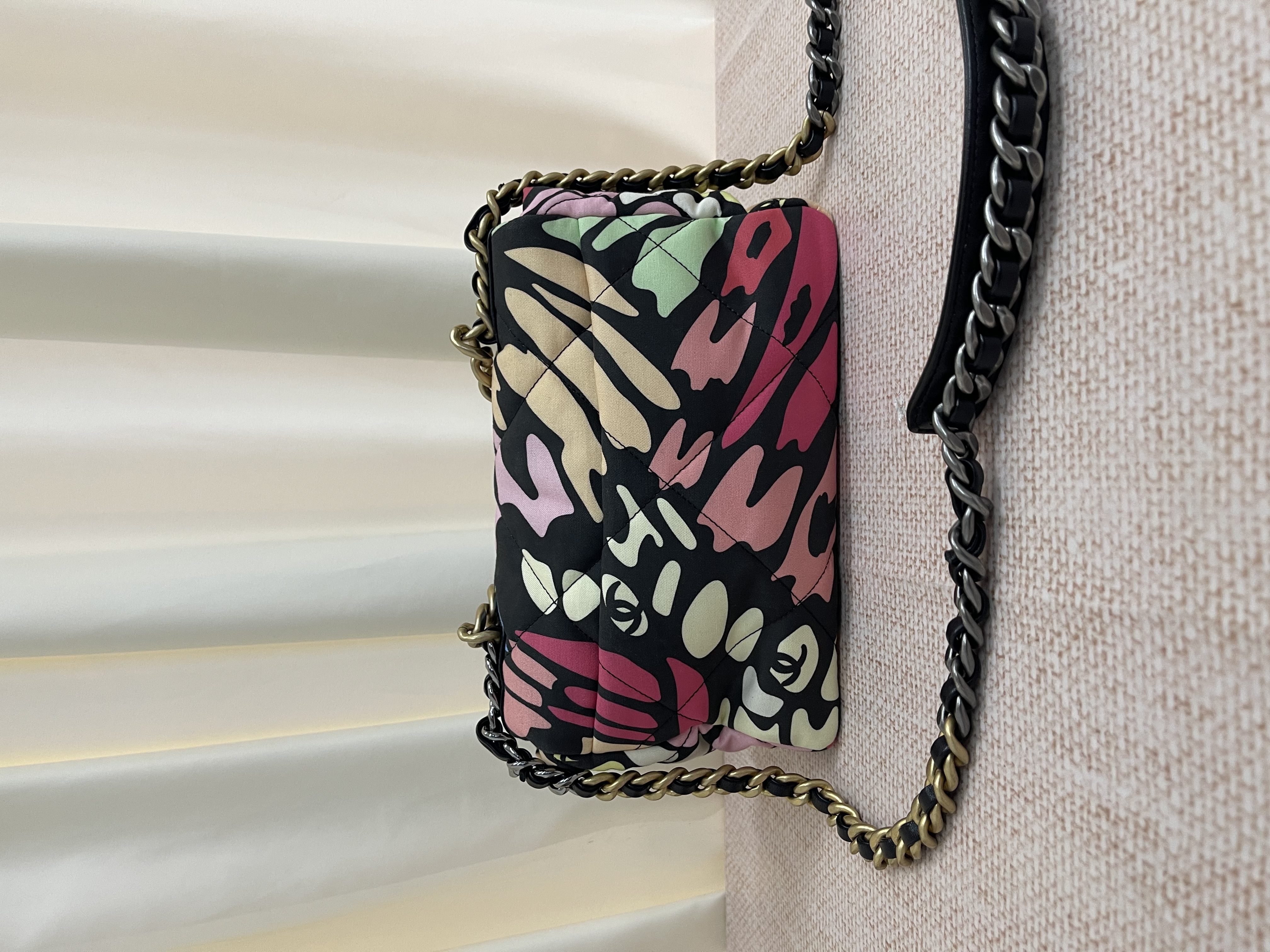 Pre-owned Chanel 19 Bag/ Product Code: 26041513