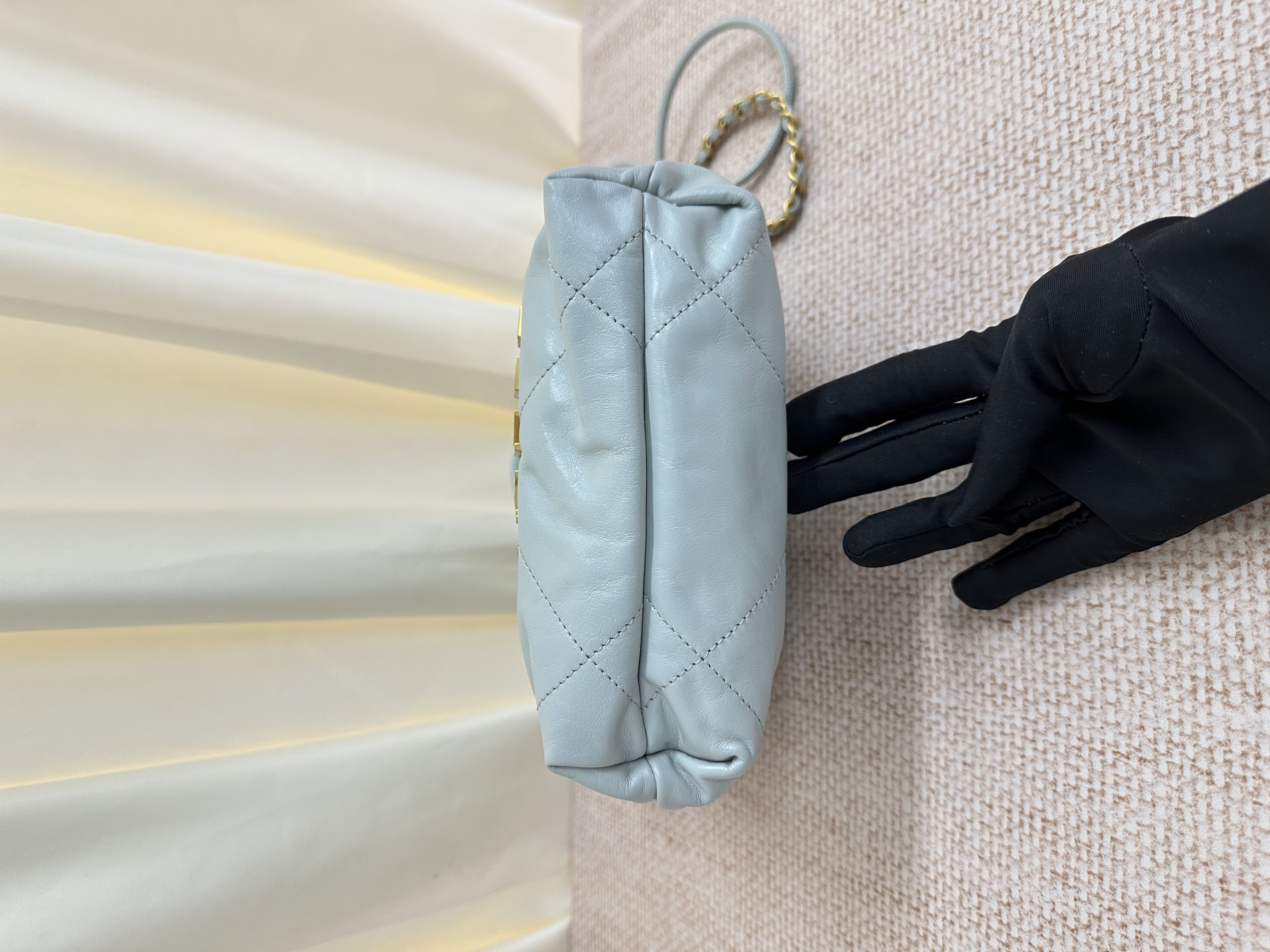 Pre-owned Chanel 22 handbag/ Product Code: 26040609