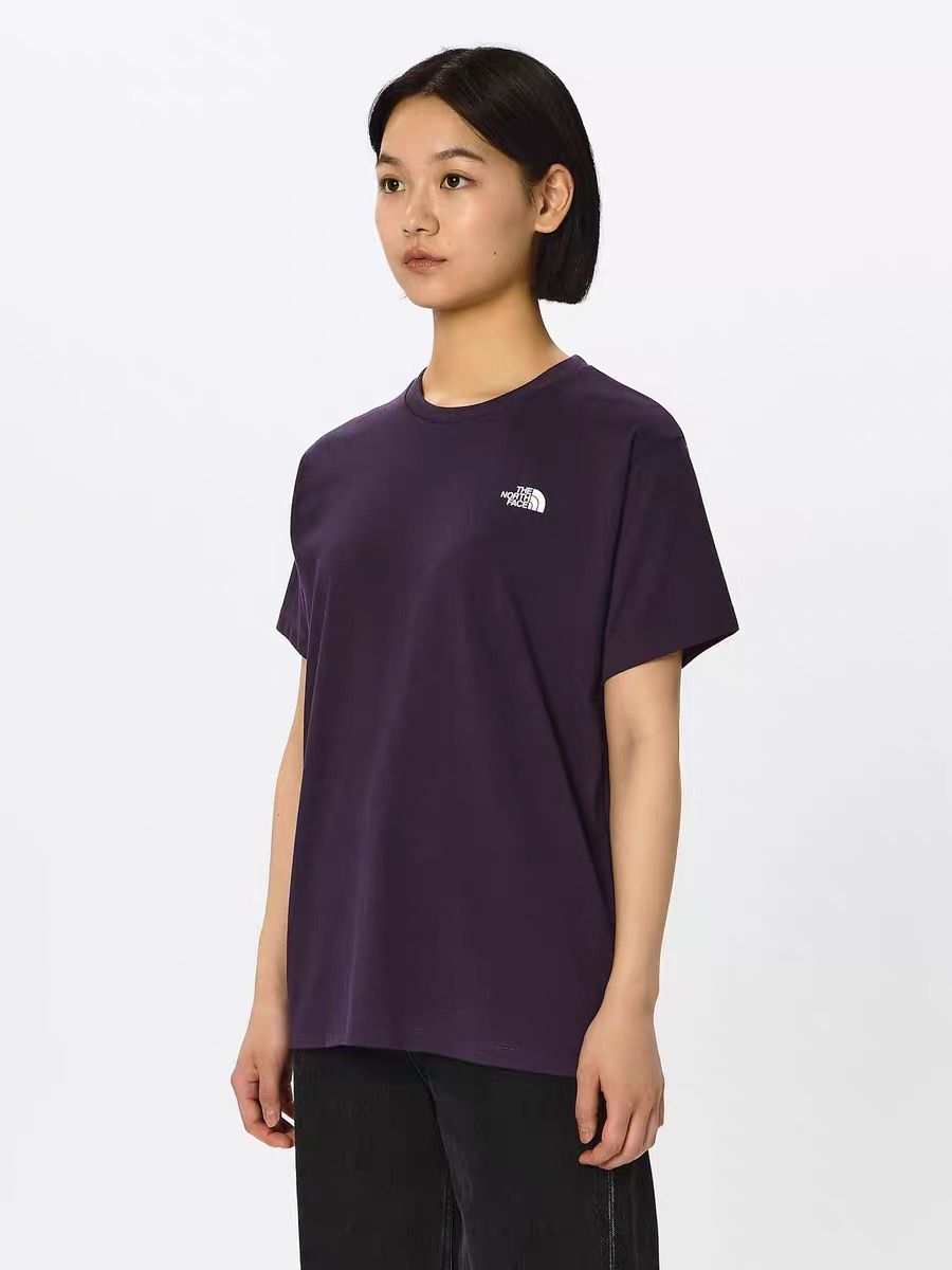 $105件。2件起$95件。Tnf後背民族花短袖