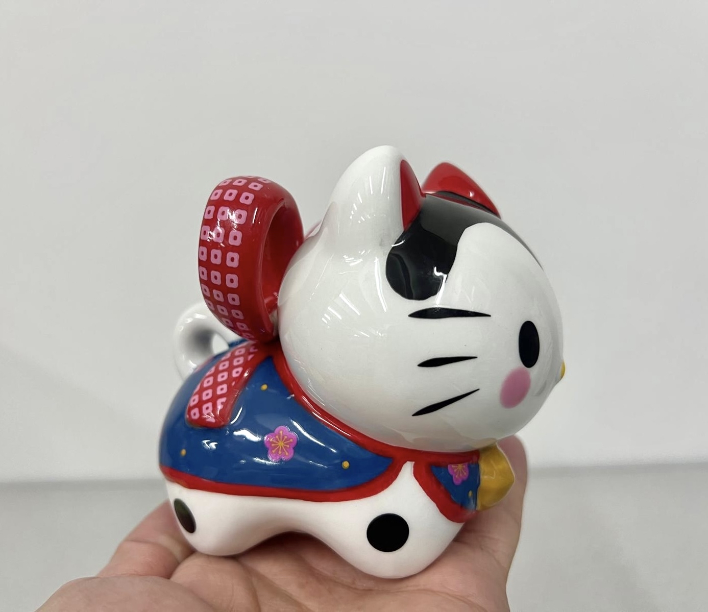 🎌日本直送🎌Hello Kitty「張子犬（はりこ犬）」造型陶瓷存錢筒