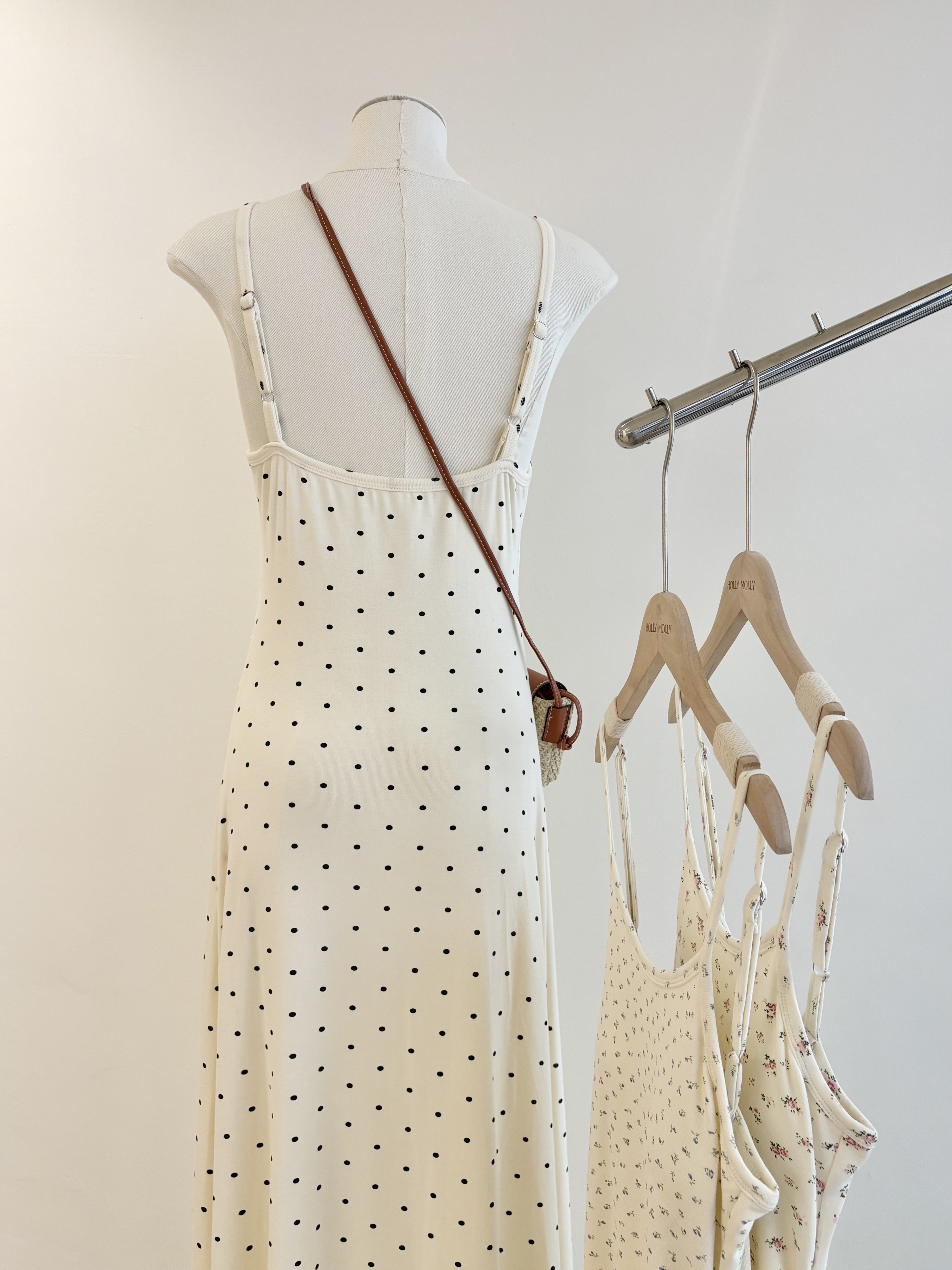 DR370简约波点连衣裙