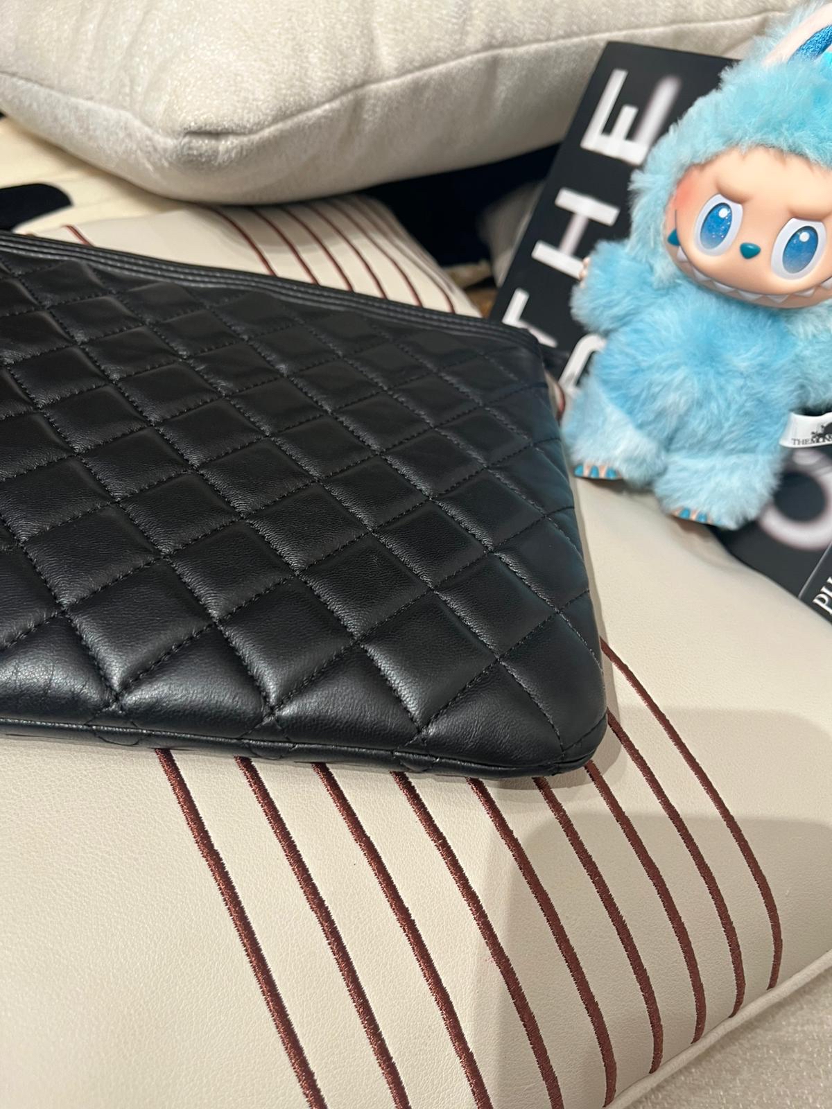 Chanel clutch bag 黑色羊皮 boy 金扣 100%Authentic,98%new ✅card✅防塵袋
