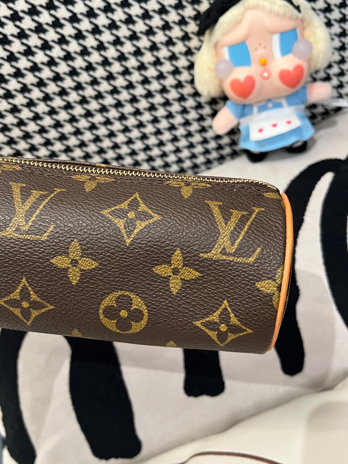 LV Monogram 圓桶筆袋 zip pouch 100%Authentic, 98%New ✅Dust bag