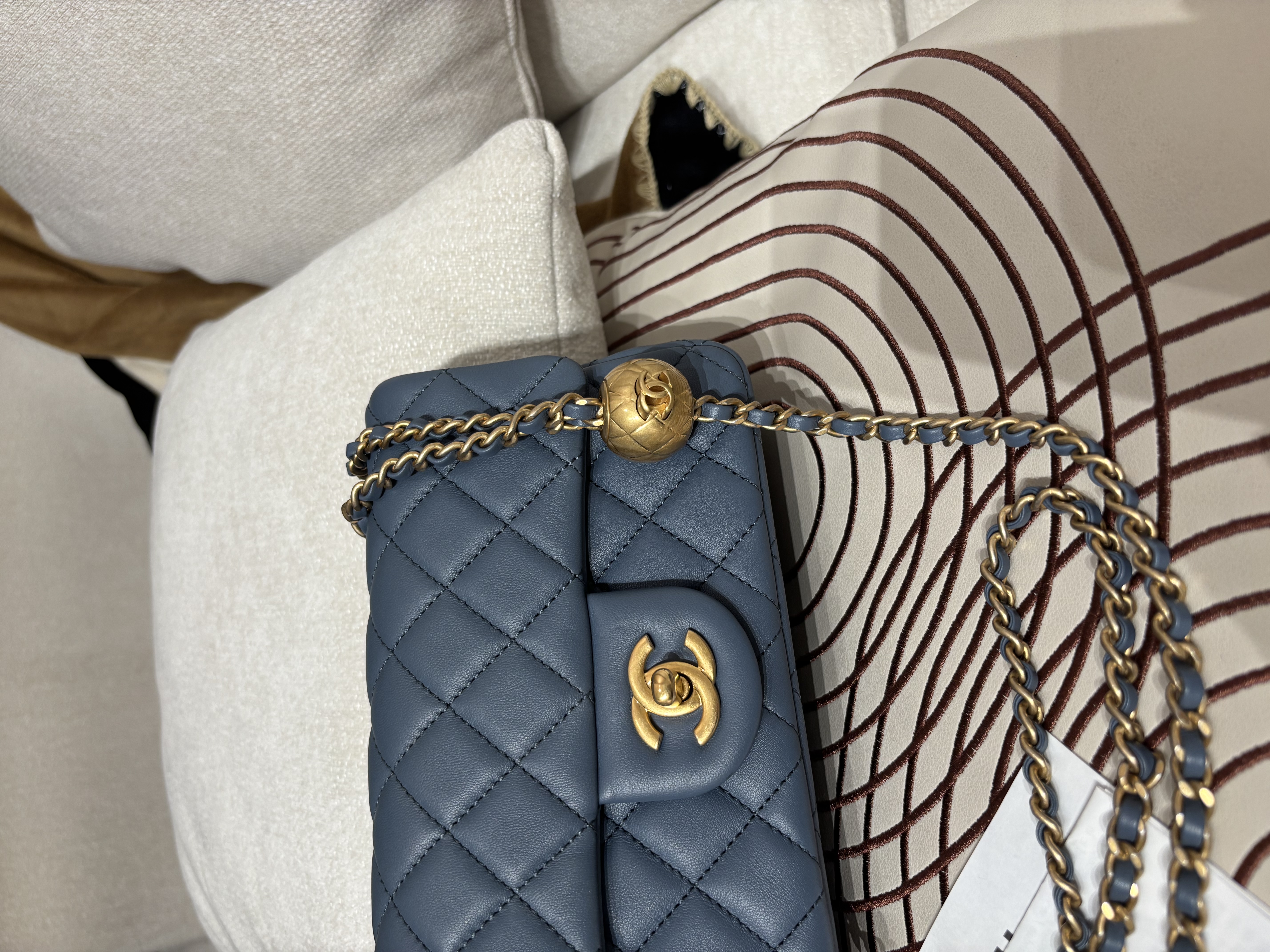 未使用品 Chanel mini flap bag with pearl crush 金球 100%Authentic ,Unused  ✅香港專門店收據✅晶片✅塵袋✅box