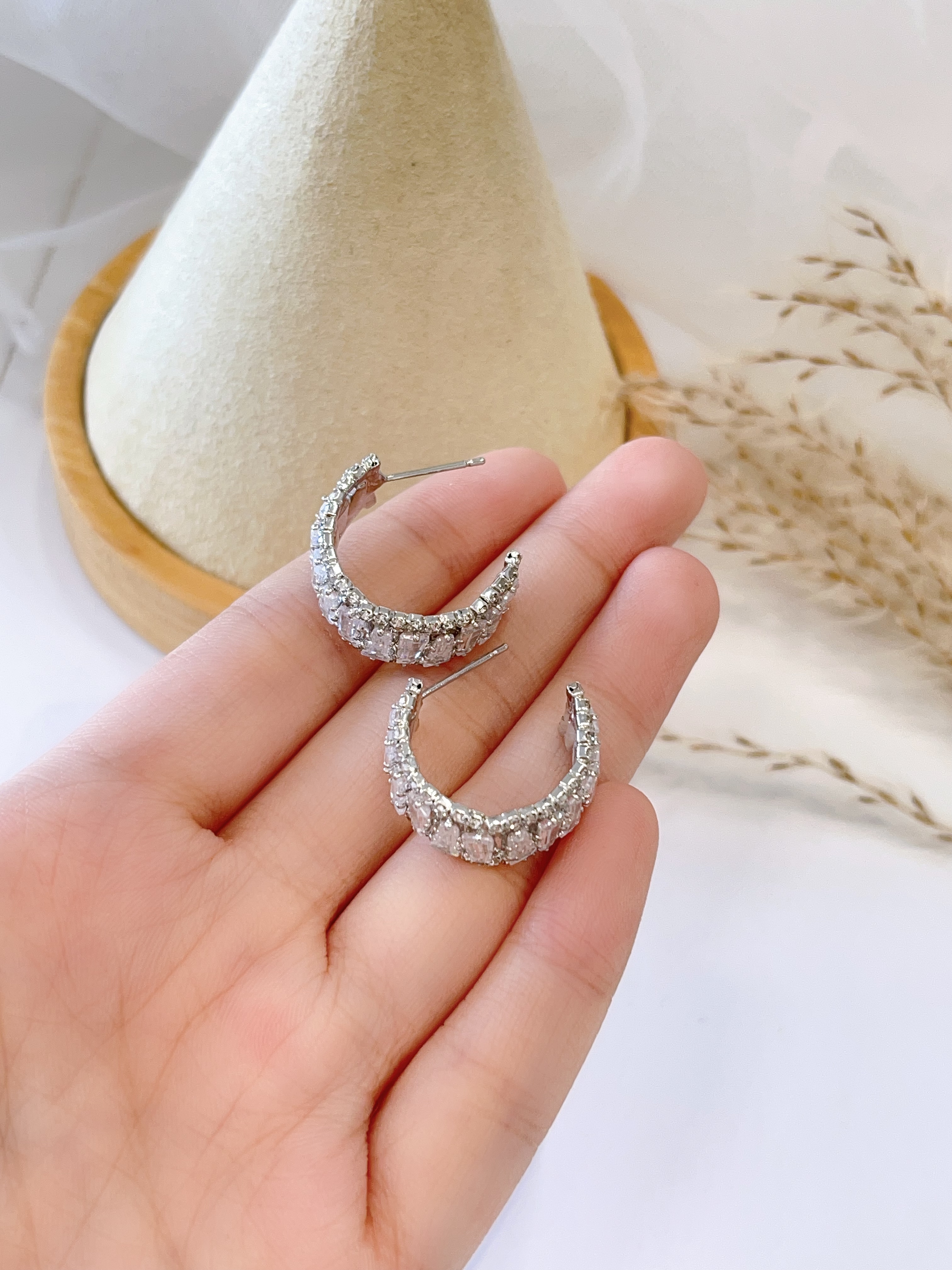 多巴胺精致锆石C字耳环