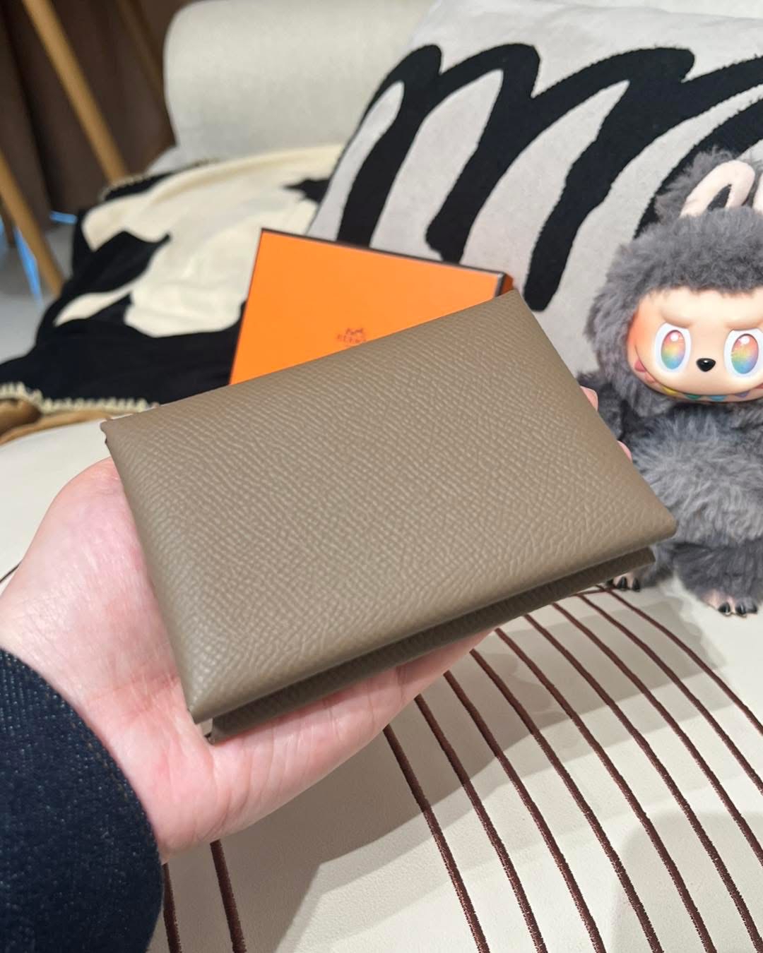 全新 Hermes  Calvi duo card holder etoupe 100%Authentic,100%new全新貨品✅收據 ✅box