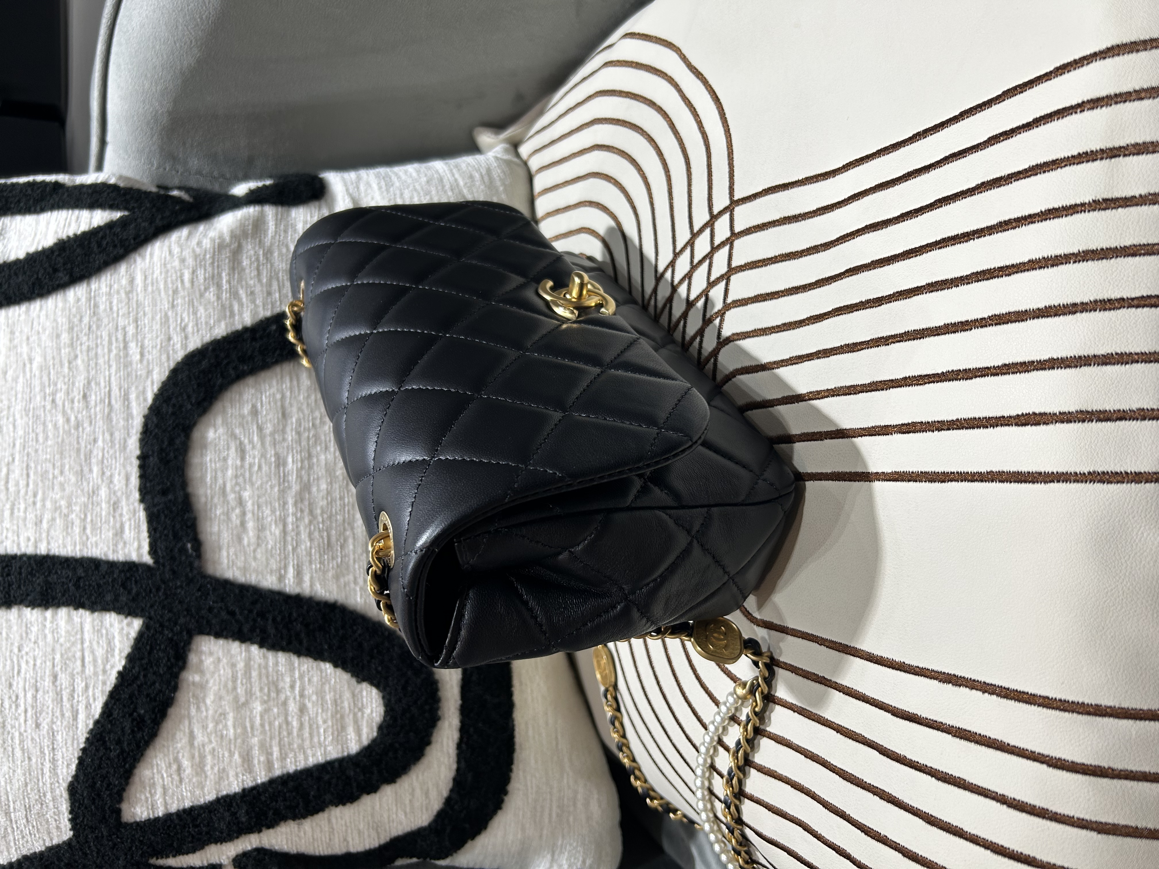 Chanel Plaid Shoulder Bag AS5353 100%Authentic, 98%new☑️收據☑️晶片☑️Dust bag☑️Box
