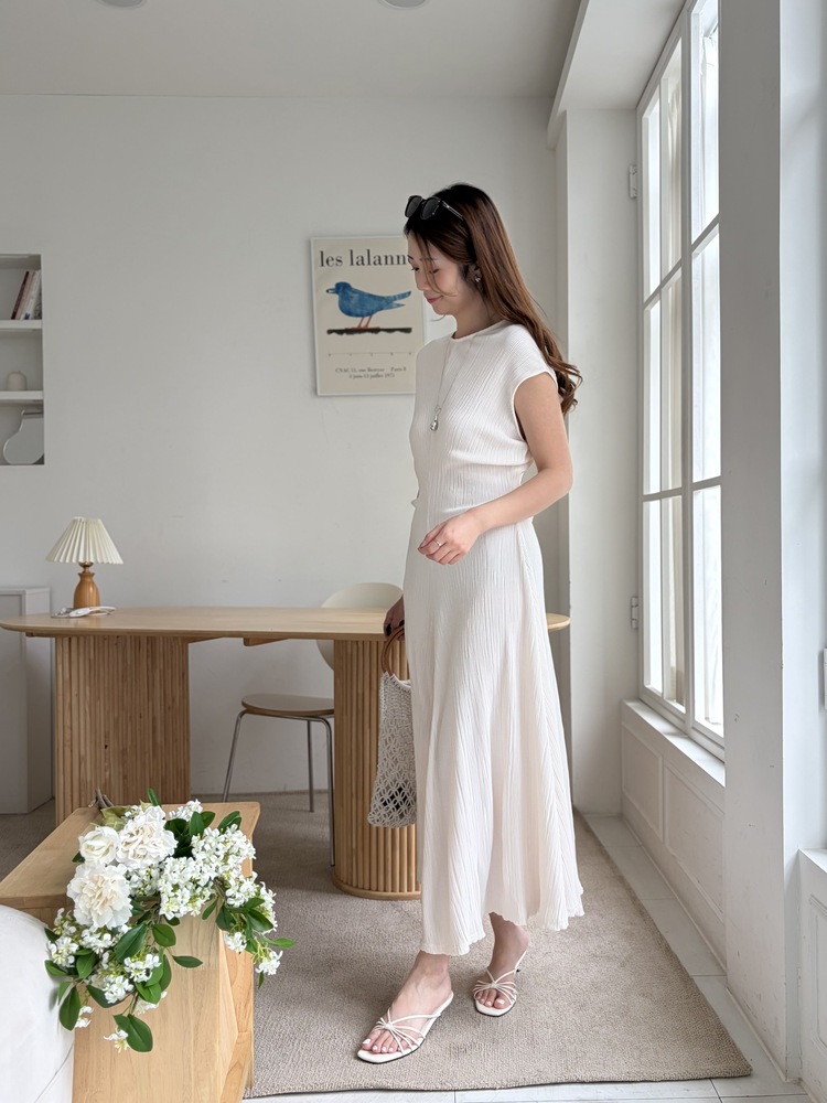 Elea Ribbed Flowy Dress (Ivory)