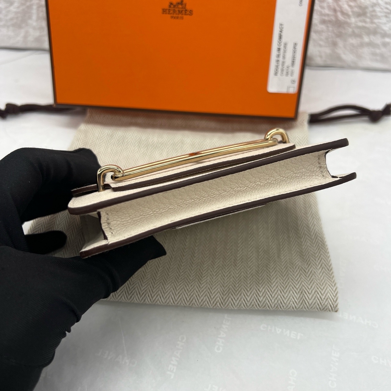 直播貨品 |  [1個-$100 2個-$300］FF59 / Stamp B 奶油白