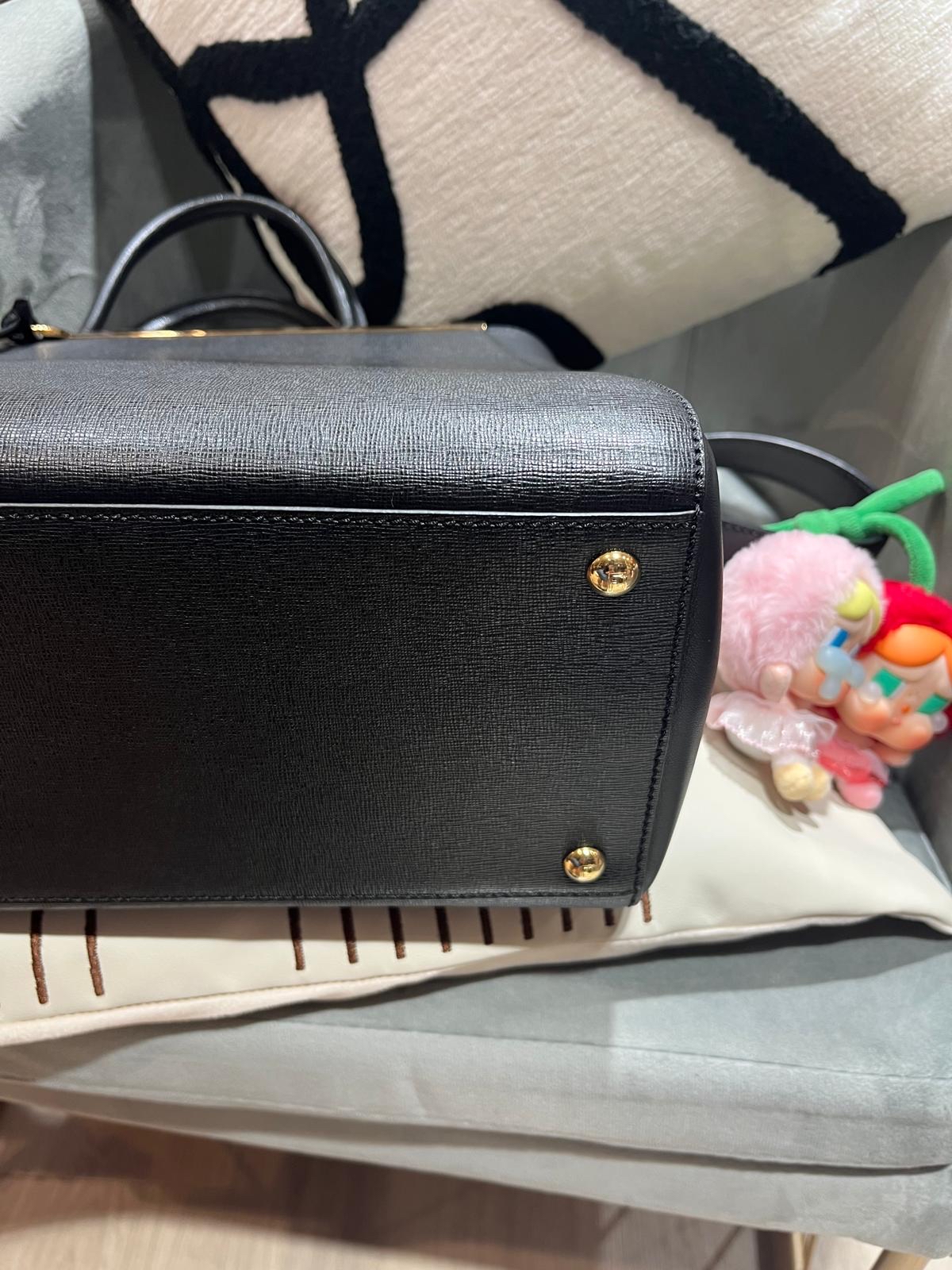 Fendi jours 2way bag 黑色牛皮金扣100%Authentic, 98%new ✅dust bag✅strap 