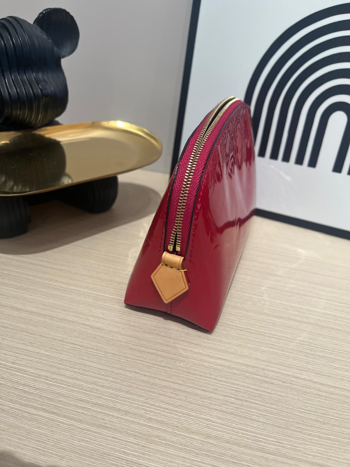 Lv cosmetic pouch 化妝袋 100%Authentic,95%new ✅dust bag 