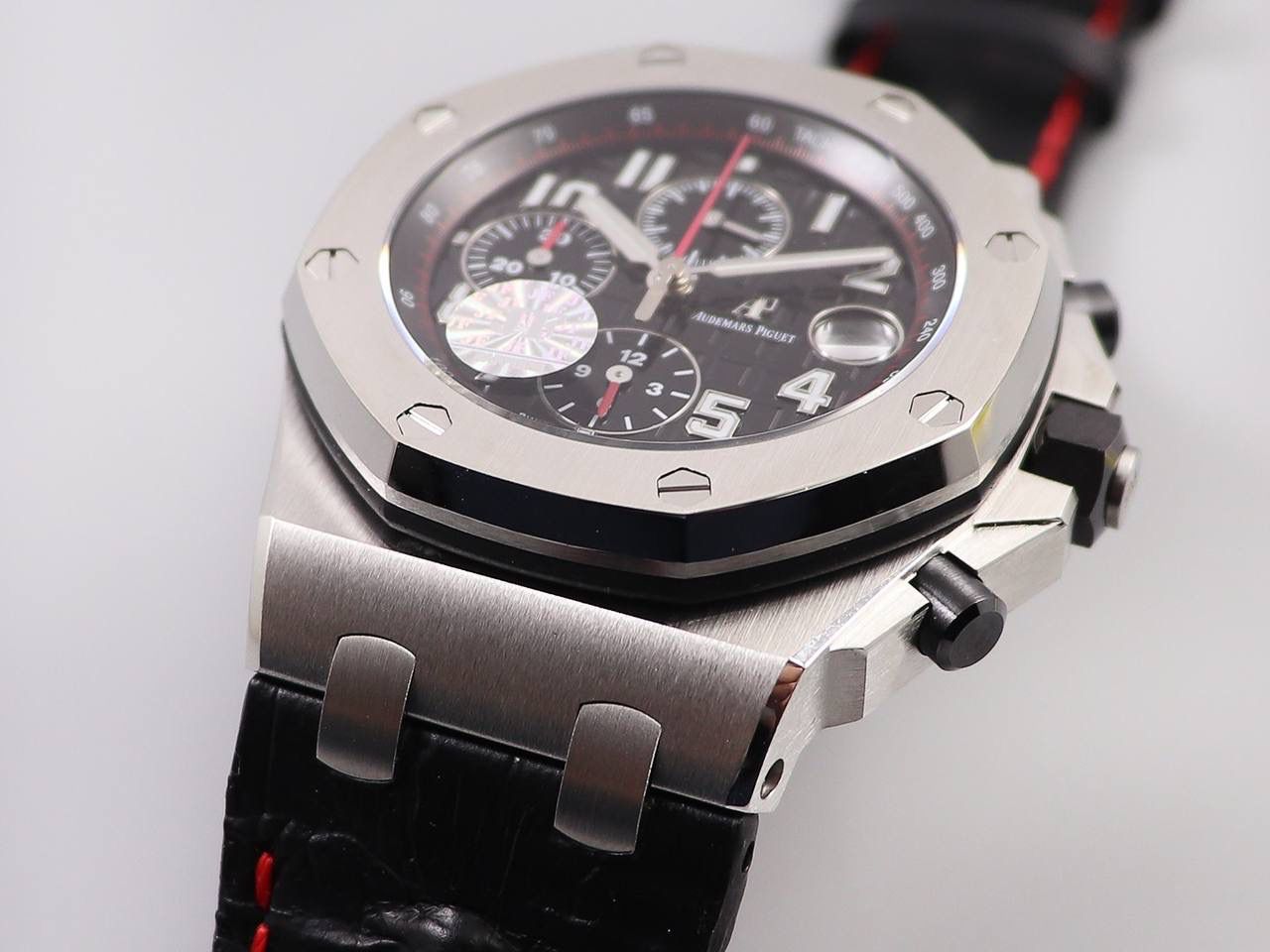 A P26470st黑面红秒V2版经典a p计时款式之一 搭载复刻原版3126机芯 直径42mm 厚度15.6mm 🔥注：JF的所有3126机芯系列是目前市面上壳身最薄和复刻程度最强的版本🔥🔥