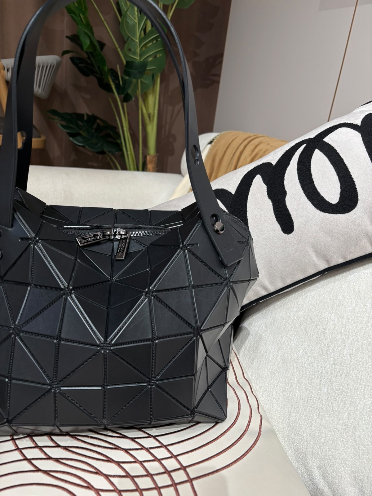 Issey Miyake Bao Bao Boston Bag 100%Authentic, 98%New ✅Dust bag