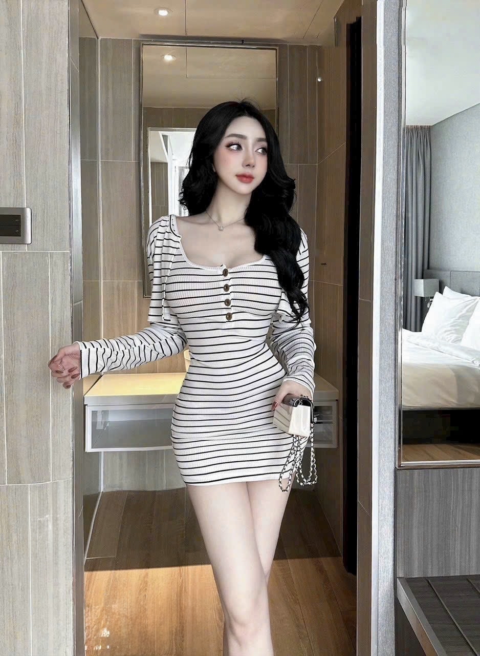 條紋吊帶洋裝和開襟衫套裝