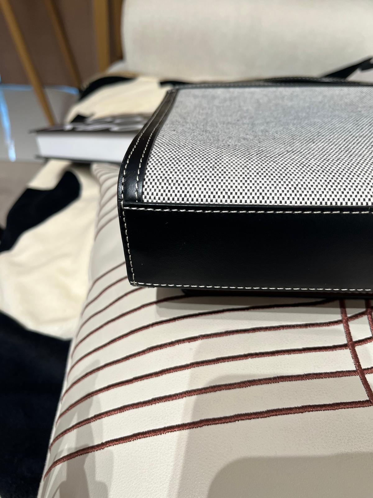 BURBERRY POCKET 2WAY BAG ,100%Authentic ,99%new ✅strap✅booklet✅dust bag 