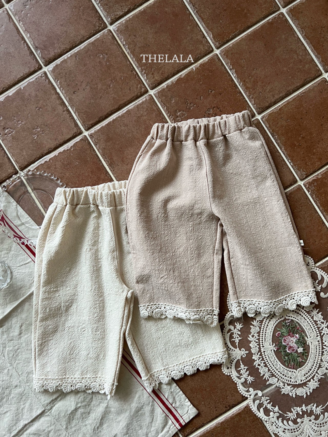 🌸預訂 韓國直送🌸🇰🇷THELALA兩色玫瑰蕾絲花邊闊腳褲