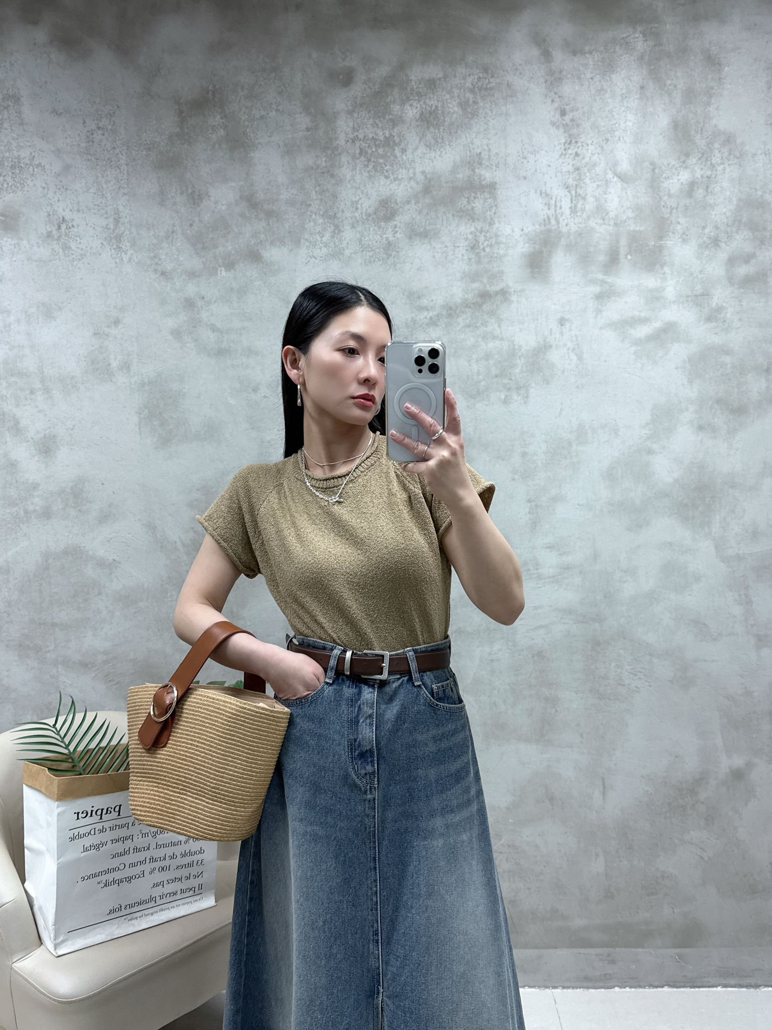 A09 捲邊凈色針織Top