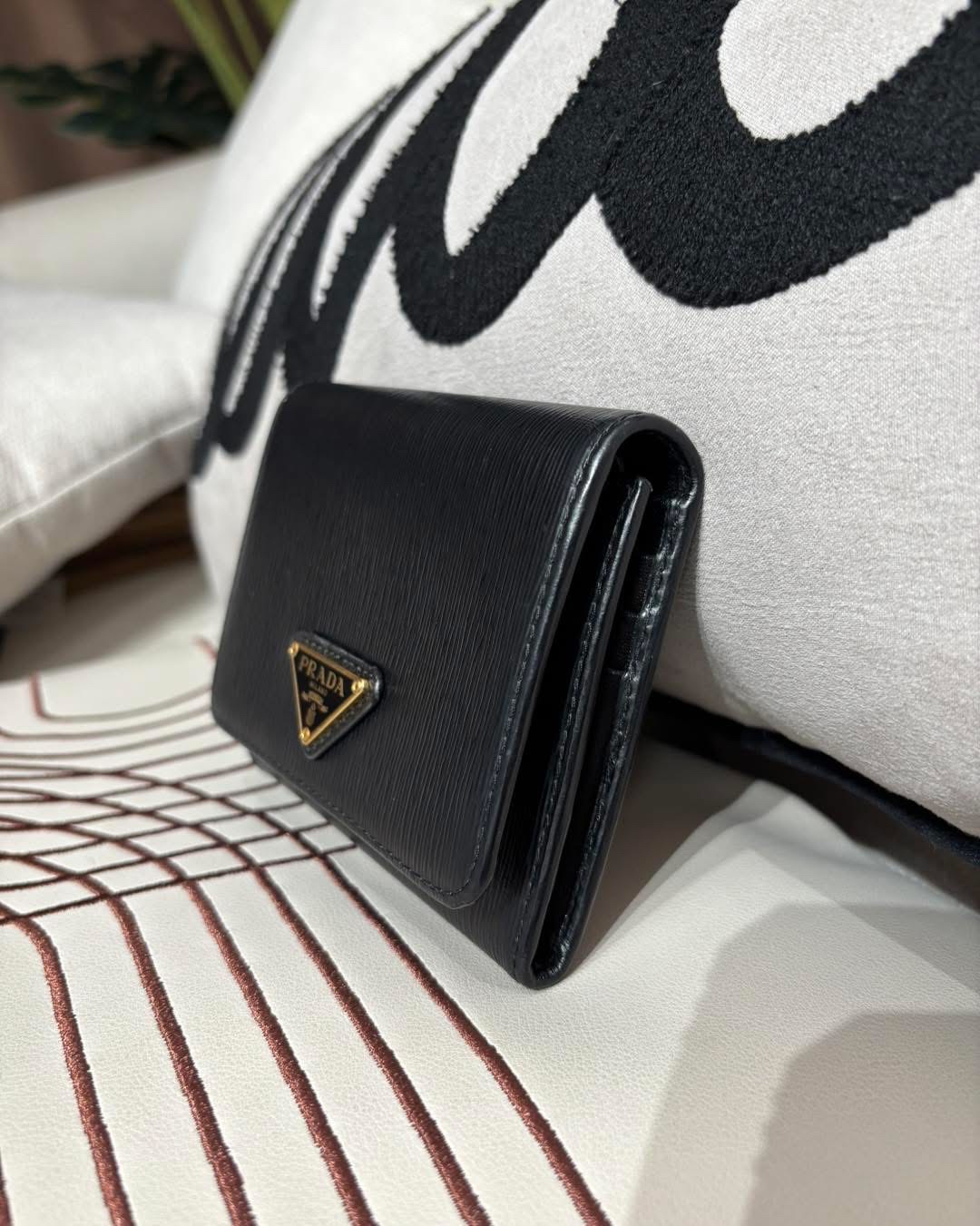 Prada short wallet calfskin 100%Authentic, 95%New