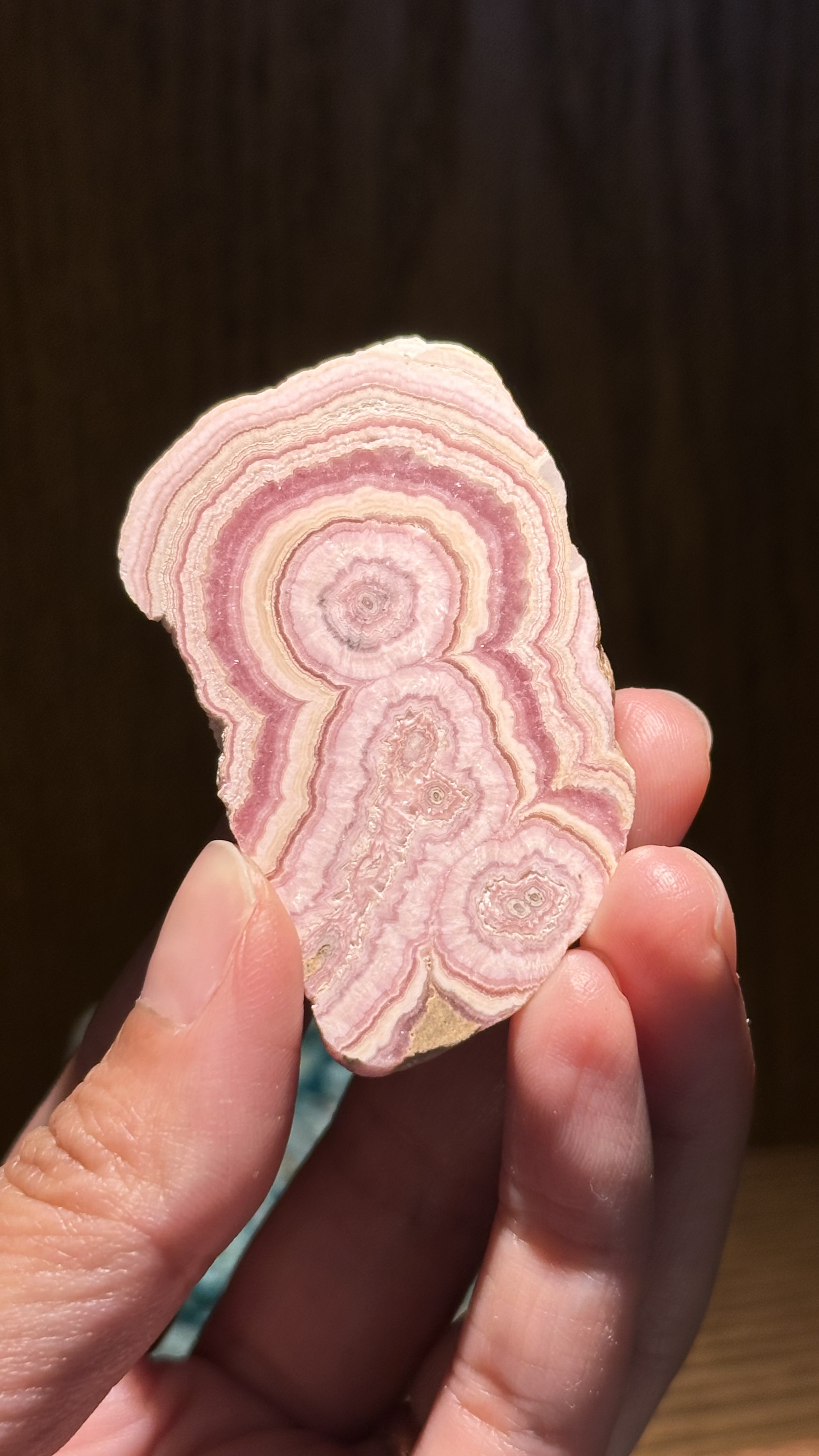 紅紋石切片 - Rhodochrosite