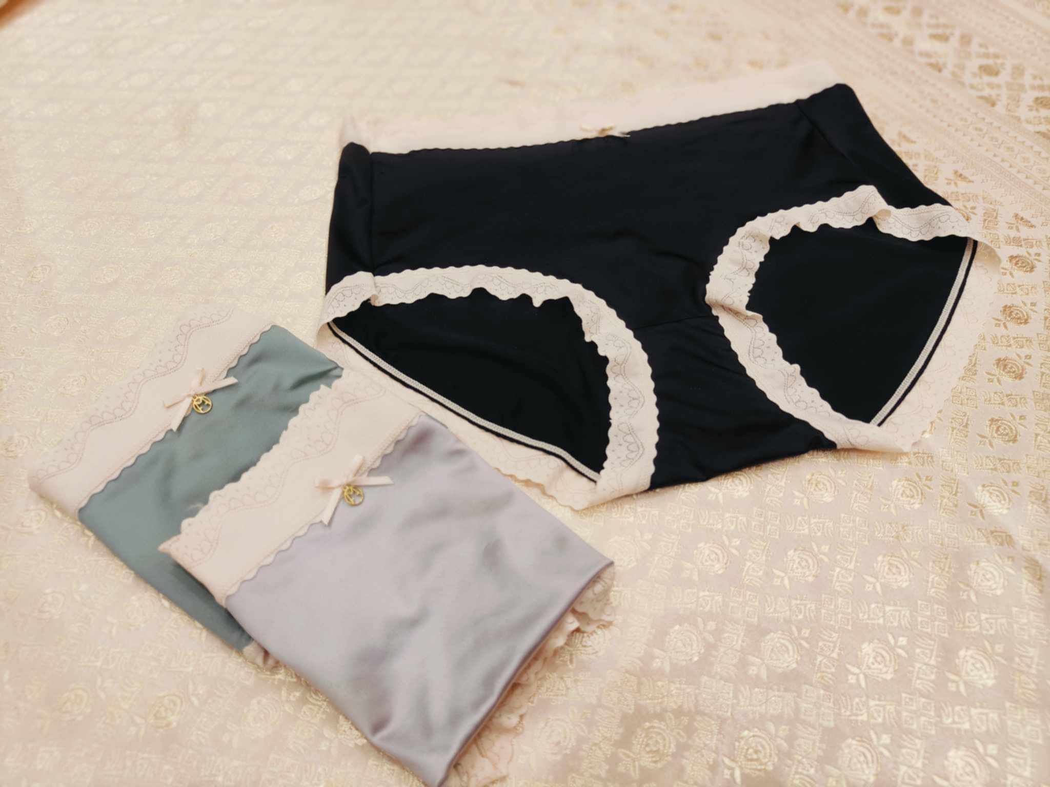 DDA13 D5841 缎面冰丝性感内裤 (⚠️一套三件⚠️)(腰围 30-46寸)