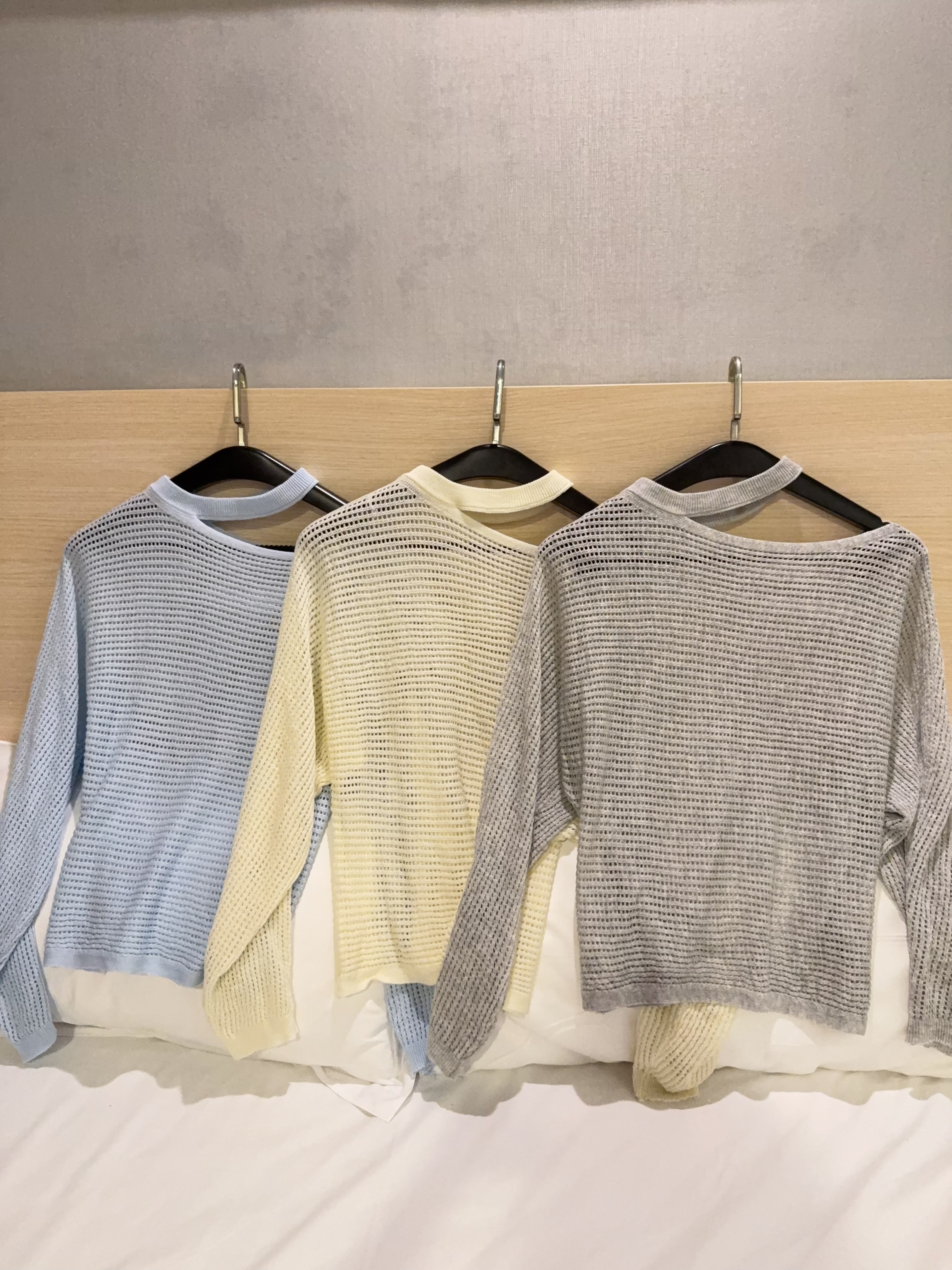 气质挂脖露肩镂空长袖上衣R2977