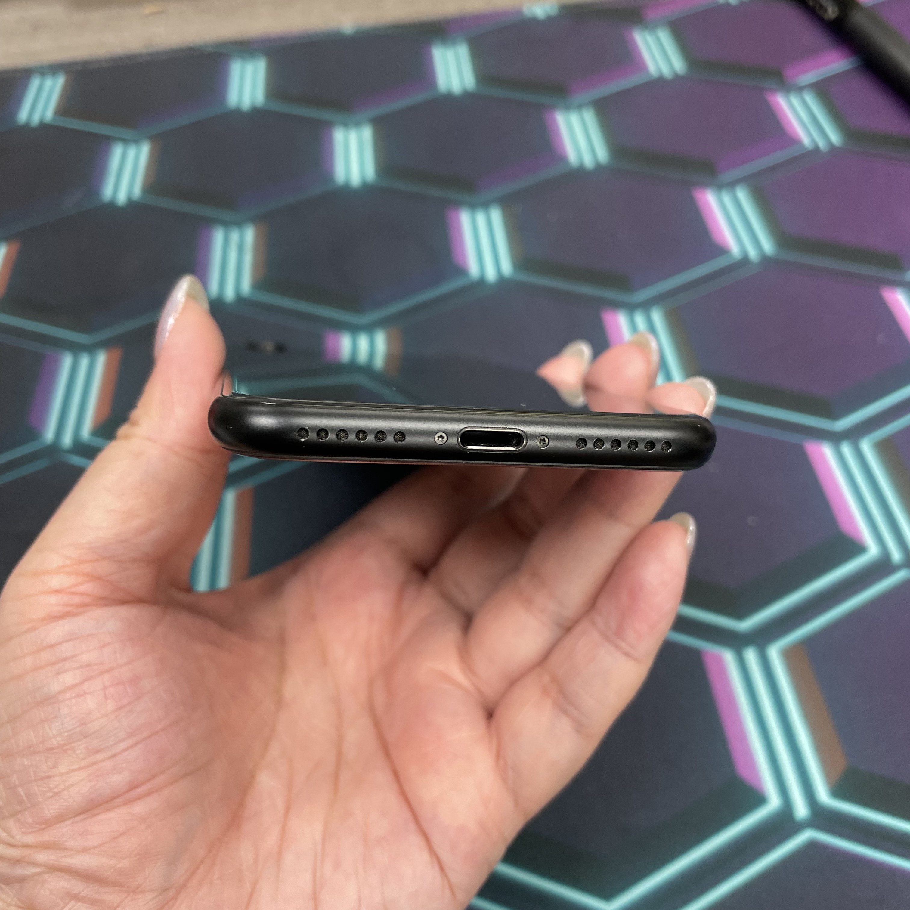 *7019 SE 2 勁靚機 128GB 電81 黑色 black