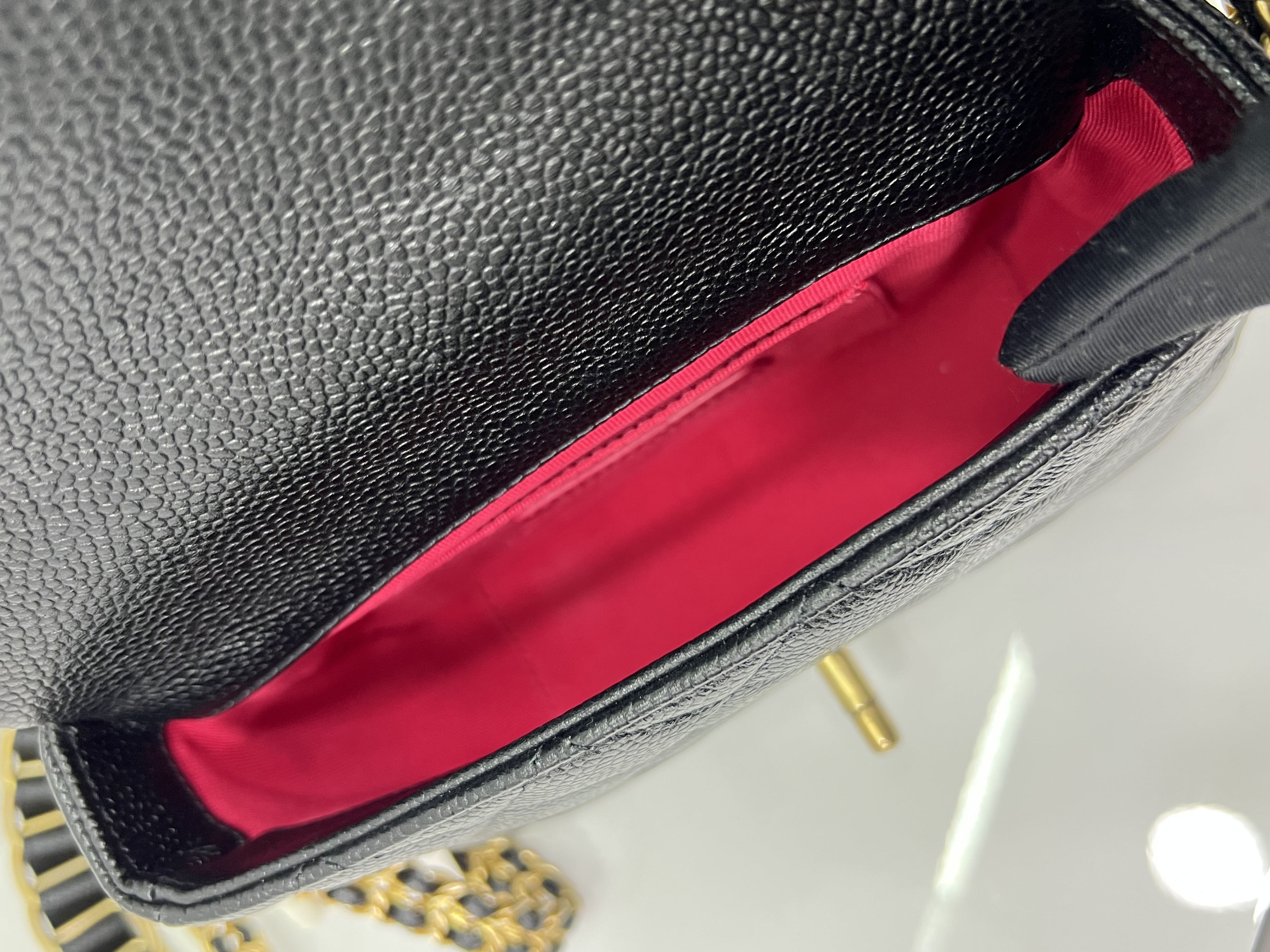 Pre-owned Chanel Coin bag With microchip Product Code: 26032701