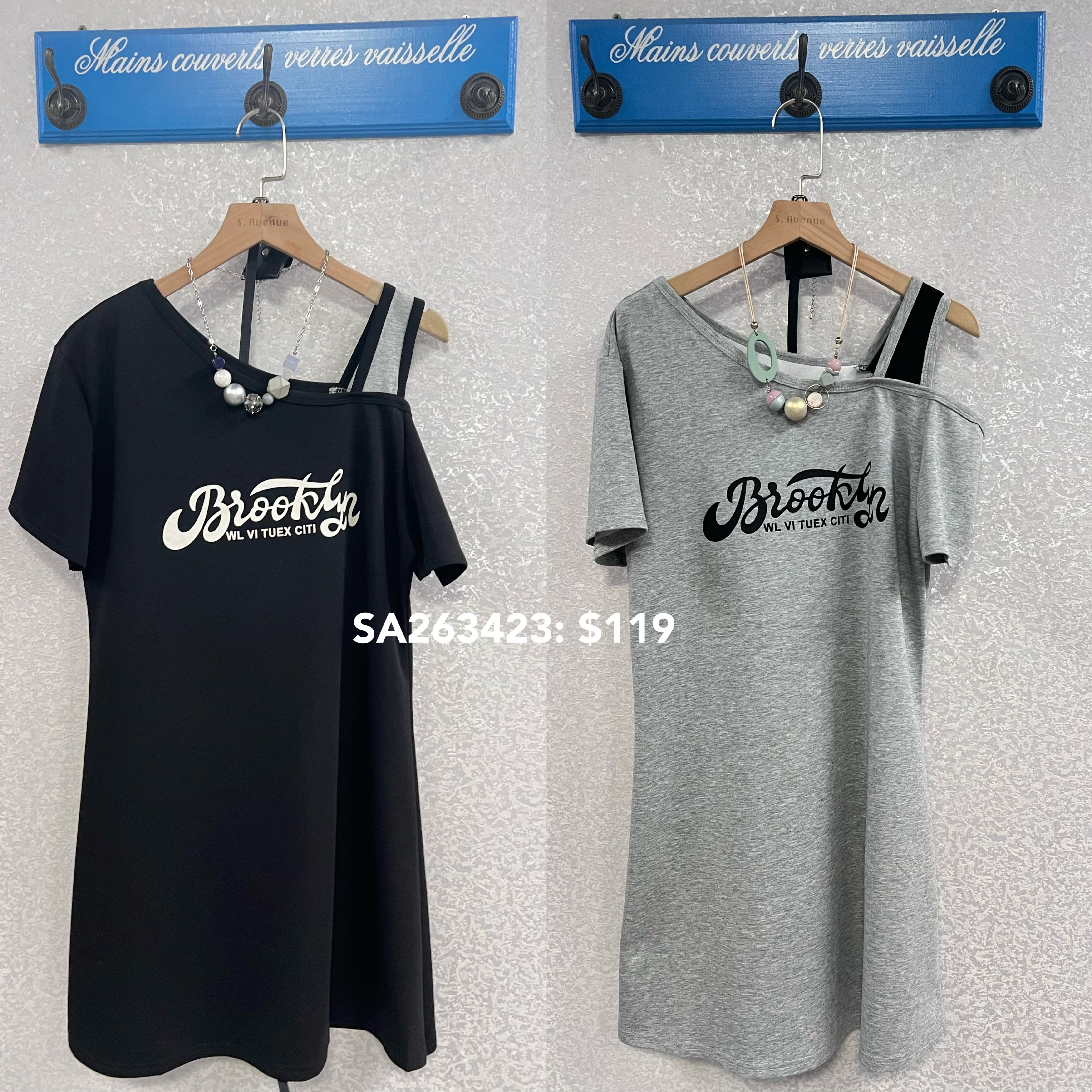 SA263423: 短袖側露膊英文字A字op