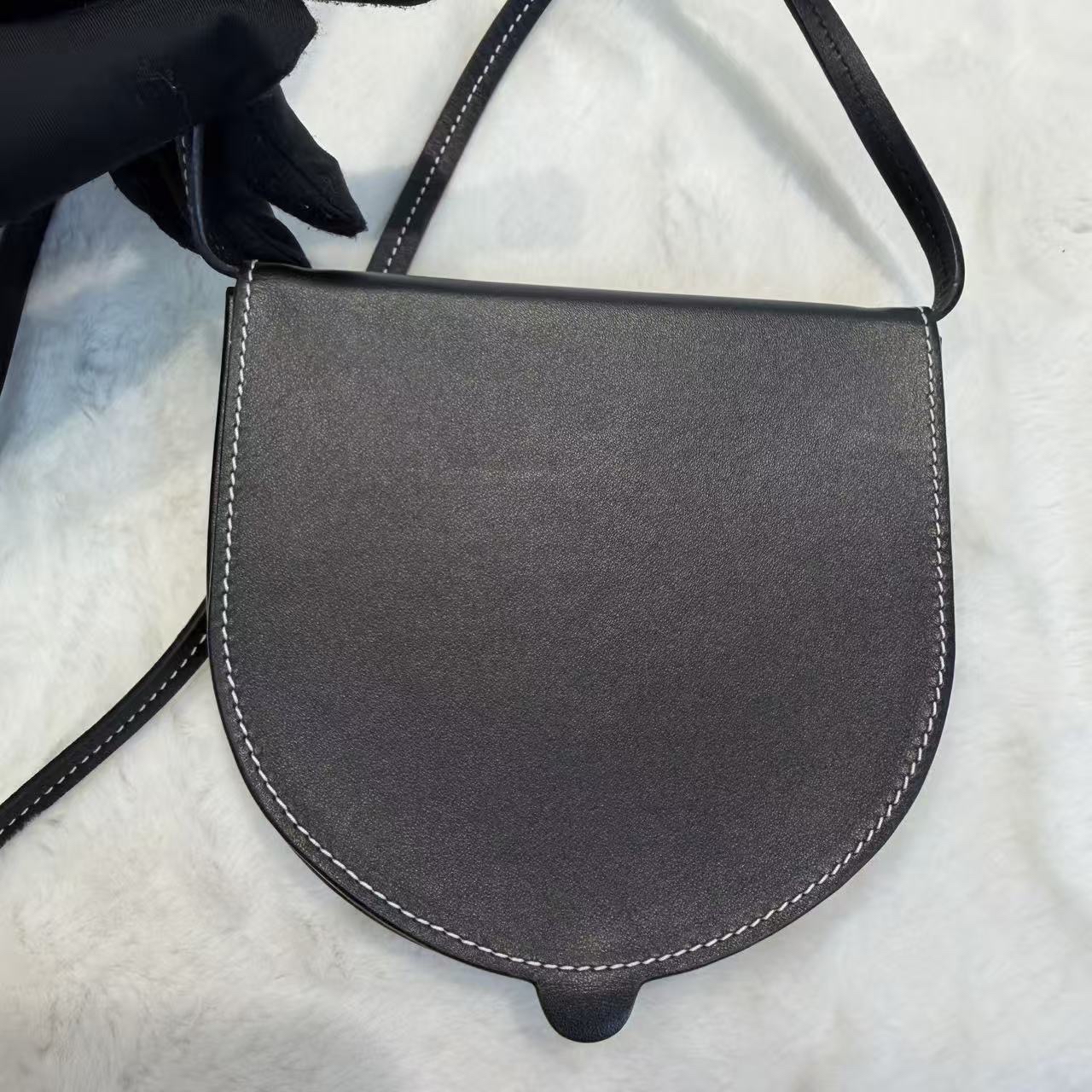 ▪️迷你x可愛小個子最愛 Loewe calfskin heel pouch