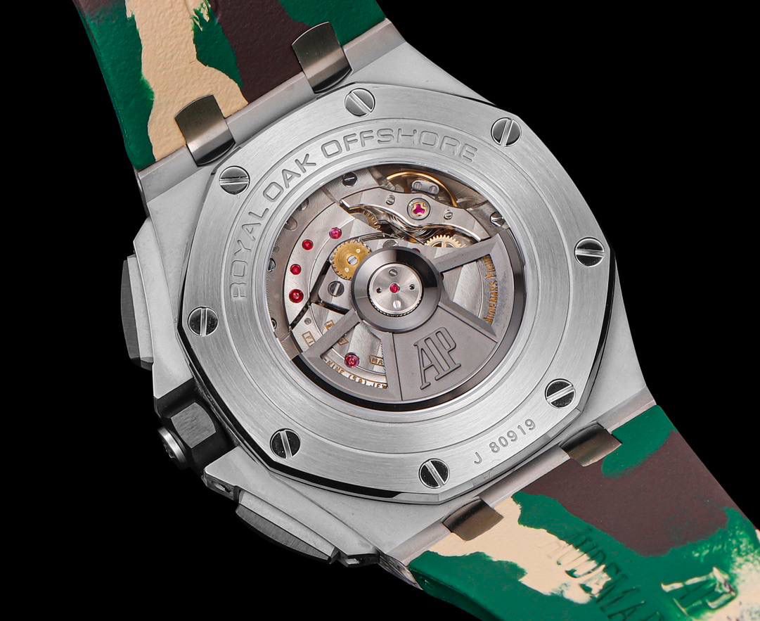 🚀皇家橡树离岸型26400/26238/26470系列正式登场！款式最全，做工最好的爱彼计时款腕表来了，有做工好的顶级货😍💯廉价的小厂货就别去考虑了！ 1，机芯采用12位小秒的定制版3126计时机芯，完美还原原版所有功能。经过精密打磨，大大加强了其稳定性。 2，其中碳纤维系列表壳采用全新碳纤维复合材料——「Carbon TPT® B.4」打造，这种高科技材料比常规 Carbon TPT® 密度提高4%，纤维硬度提升15%，树脂强度提升30%，材料结构经过各项异性优化，保持轻盈同时无比坚韧，提供迄今最强的抗冲击性能。 3，字面颜色均采用目前最先进电镀技术，非几年前的简单喷漆技术。每一个巧克力格纹装饰，通过CNC级别打磨，无限接近原版。 4，同步原版搭载微微活动头粒，胶带采用进口氟橡胶材质，皮带采用美洲鳄鱼皮材质，更加耐磨耐造。