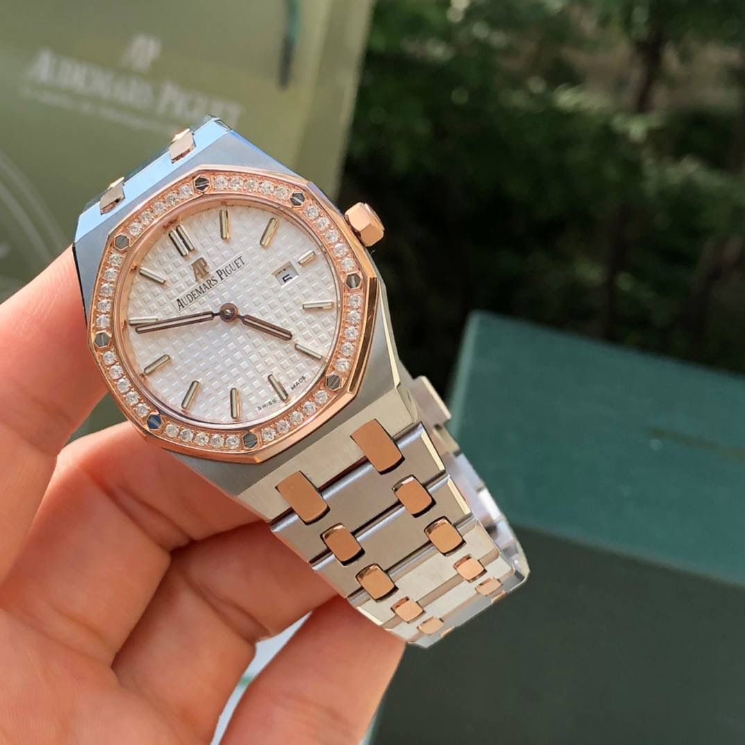 爱彼皇家橡树系列女士腕表：精钢与玫瑰金，镶钻表圈