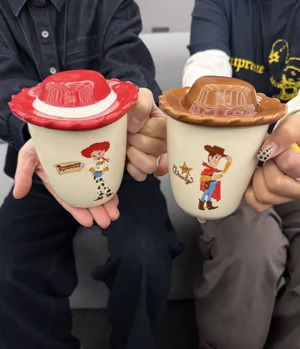 TOY STORY X STARBUCKS Toy Story Woody & Jessy Mug Set 胡迪及翠絲牛仔帽杯蓋馬克杯套裝（1SET 2PCS)