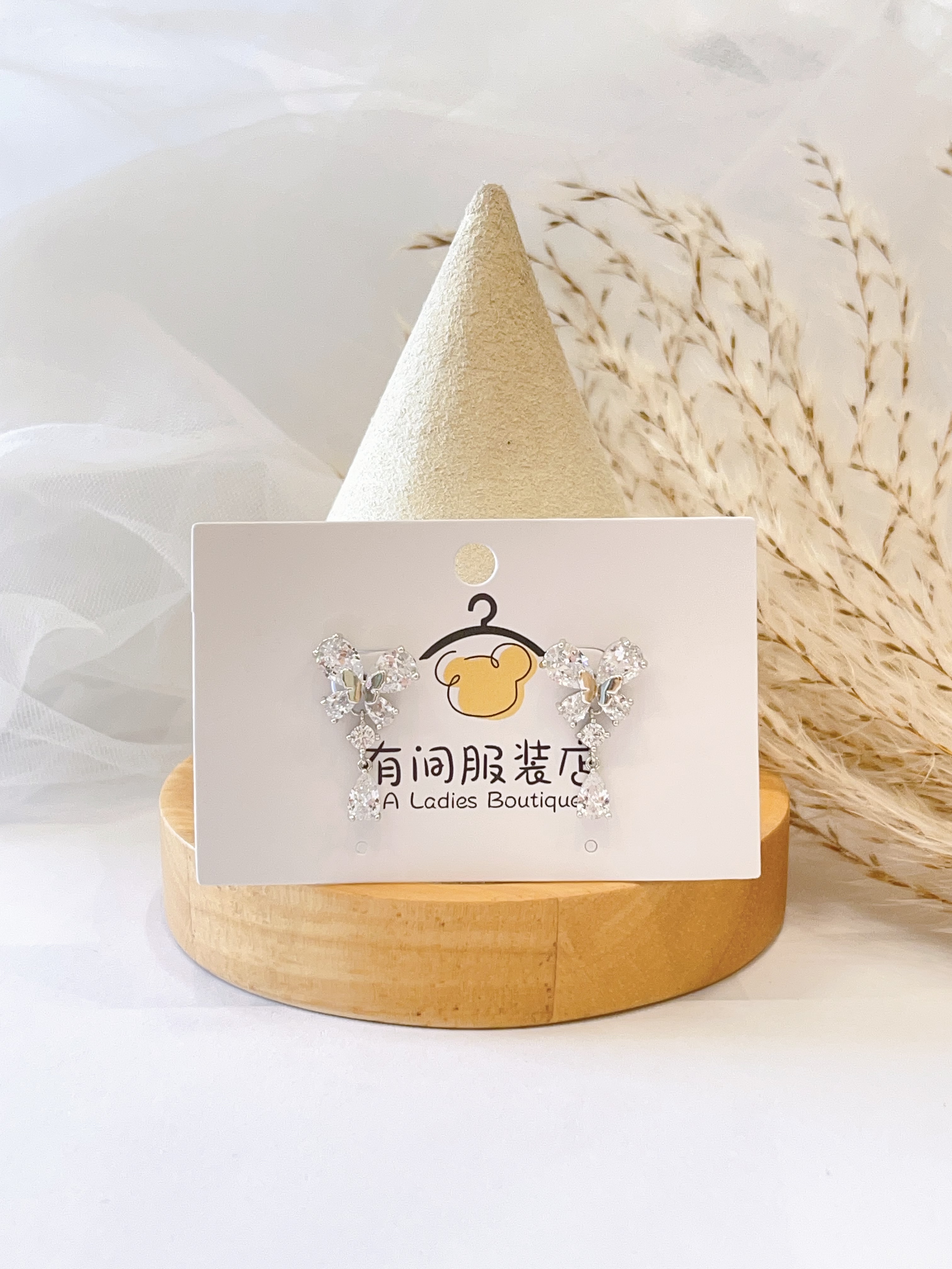 闪耀蝴蝶水滴锆石耳环