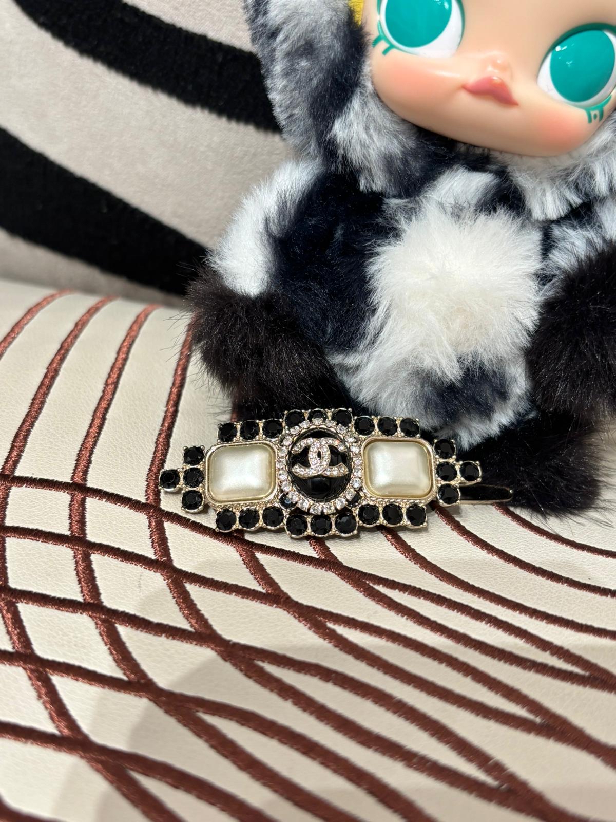 Chanel Hair Clip 100%Authentic, 98%New