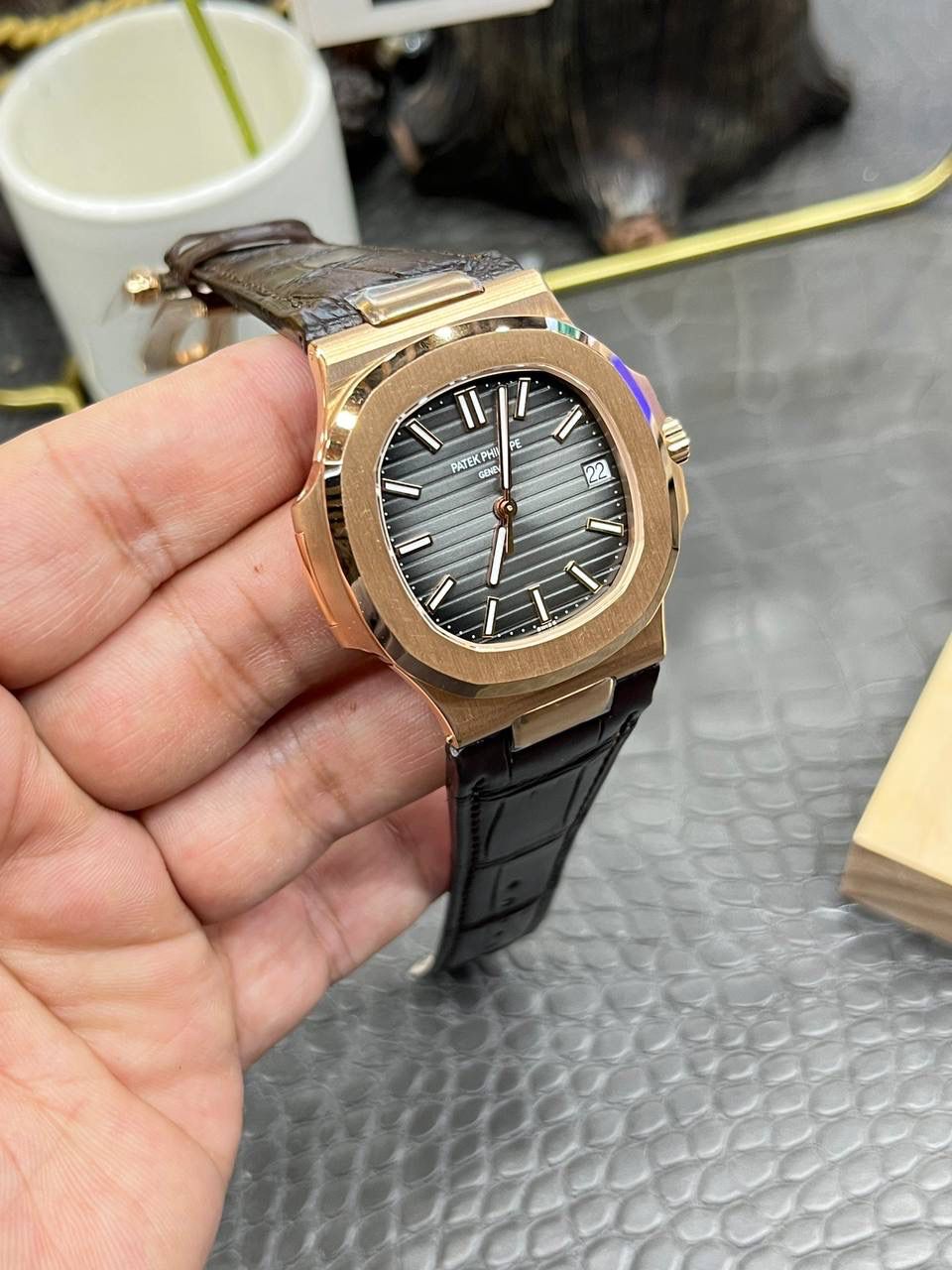 百达翡丽鹦鹉螺5711系列/灰盘玫瑰金款/40mm*8.3mm/Cal.324全自动一体机械机芯😍💯🤍