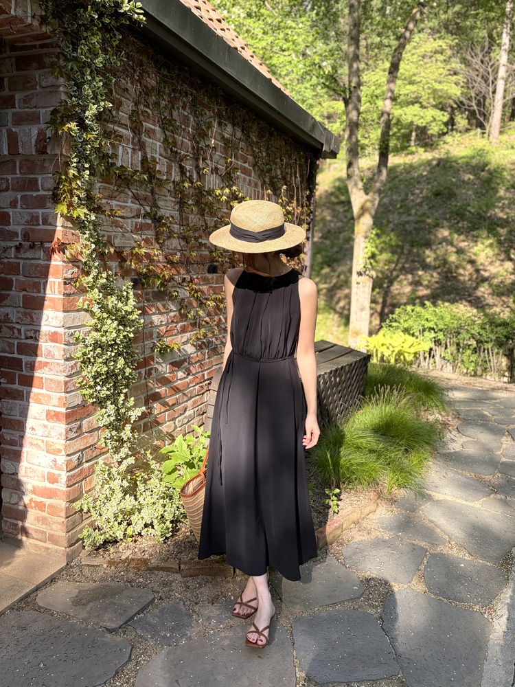 Pleated Halter Maxi Dress (Black)
