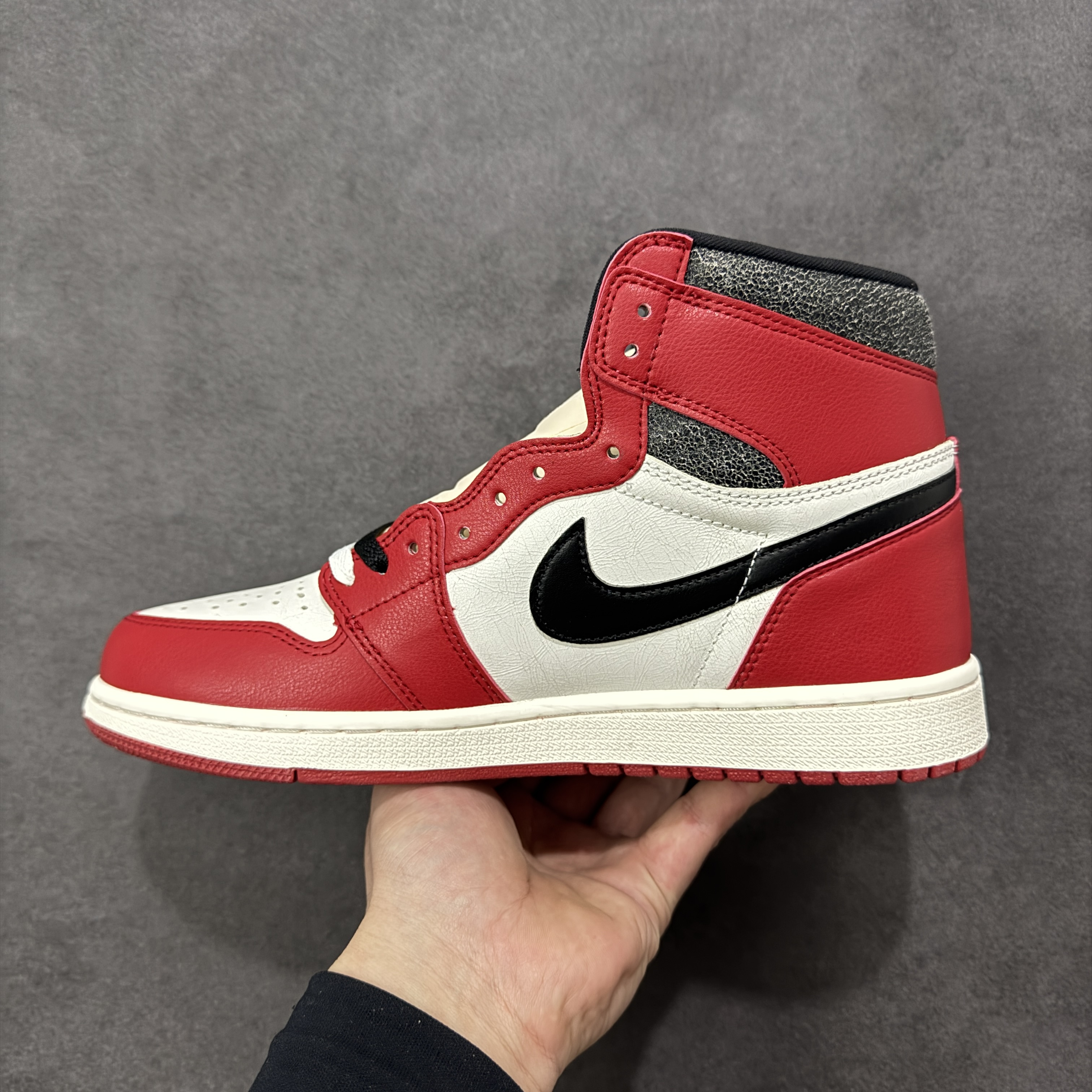 Air Jordan 1 Retro High OG 'Chicago Lost & Found' DZ5485-612
