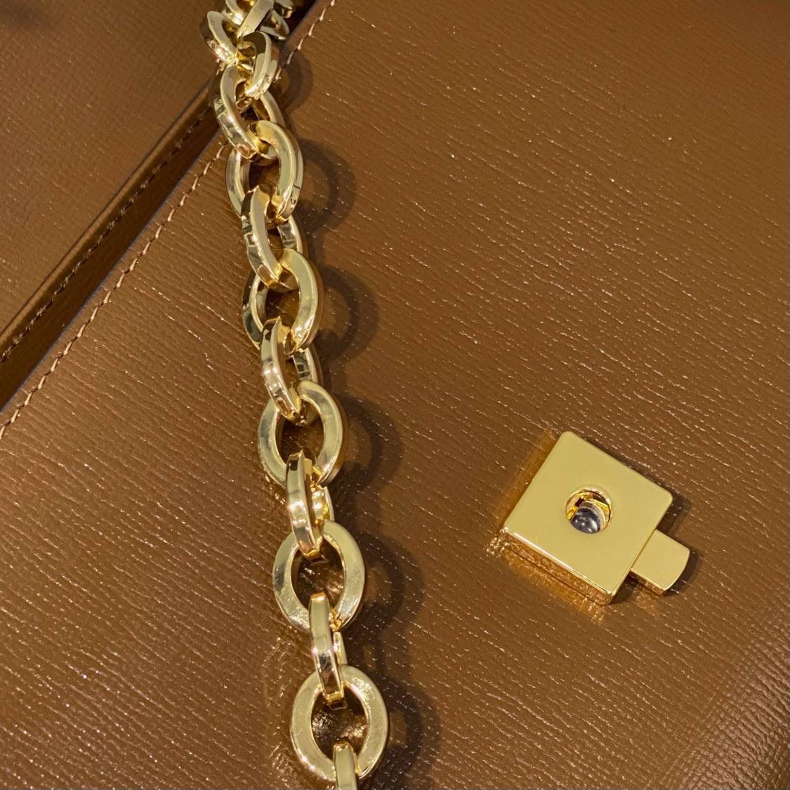 ▪大货实拍 𝗚𝘂𝗰𝗰𝗶 𝗛𝗼𝗿𝘀𝗲𝗯𝗶𝘁 𝟭𝟵𝟱𝟱新品系列 型号：703848 尺寸：22*16*10.5cm